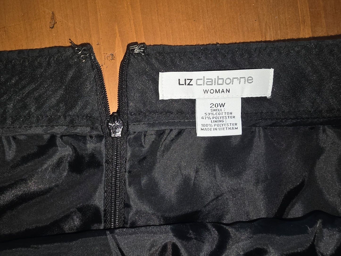 Pre-loved Liz Claiborne Black Textured Mini Skirt - Work/Casual