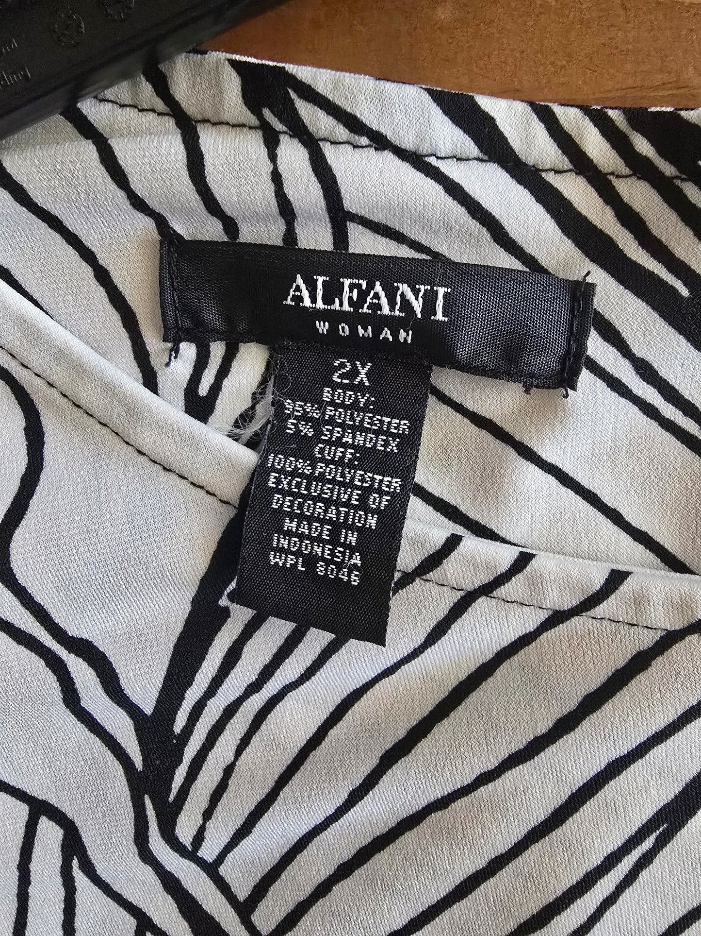 Pre-loved Alfani Blue & White Abstract Blouse - Bell Sleeves with Crochet Trim