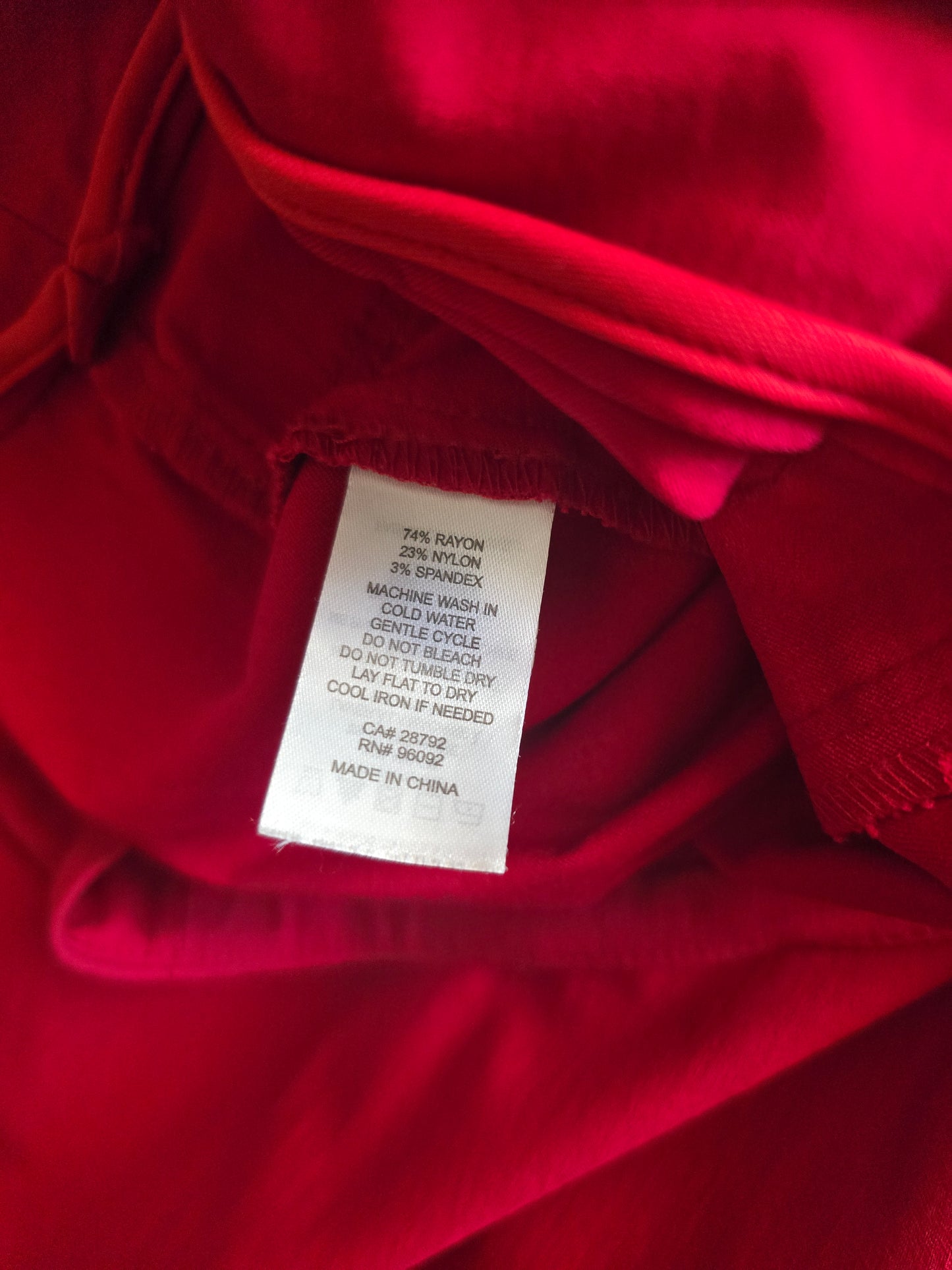 Pre-loved Vibrant Red Capri Pants - Stylish Cropped Capris