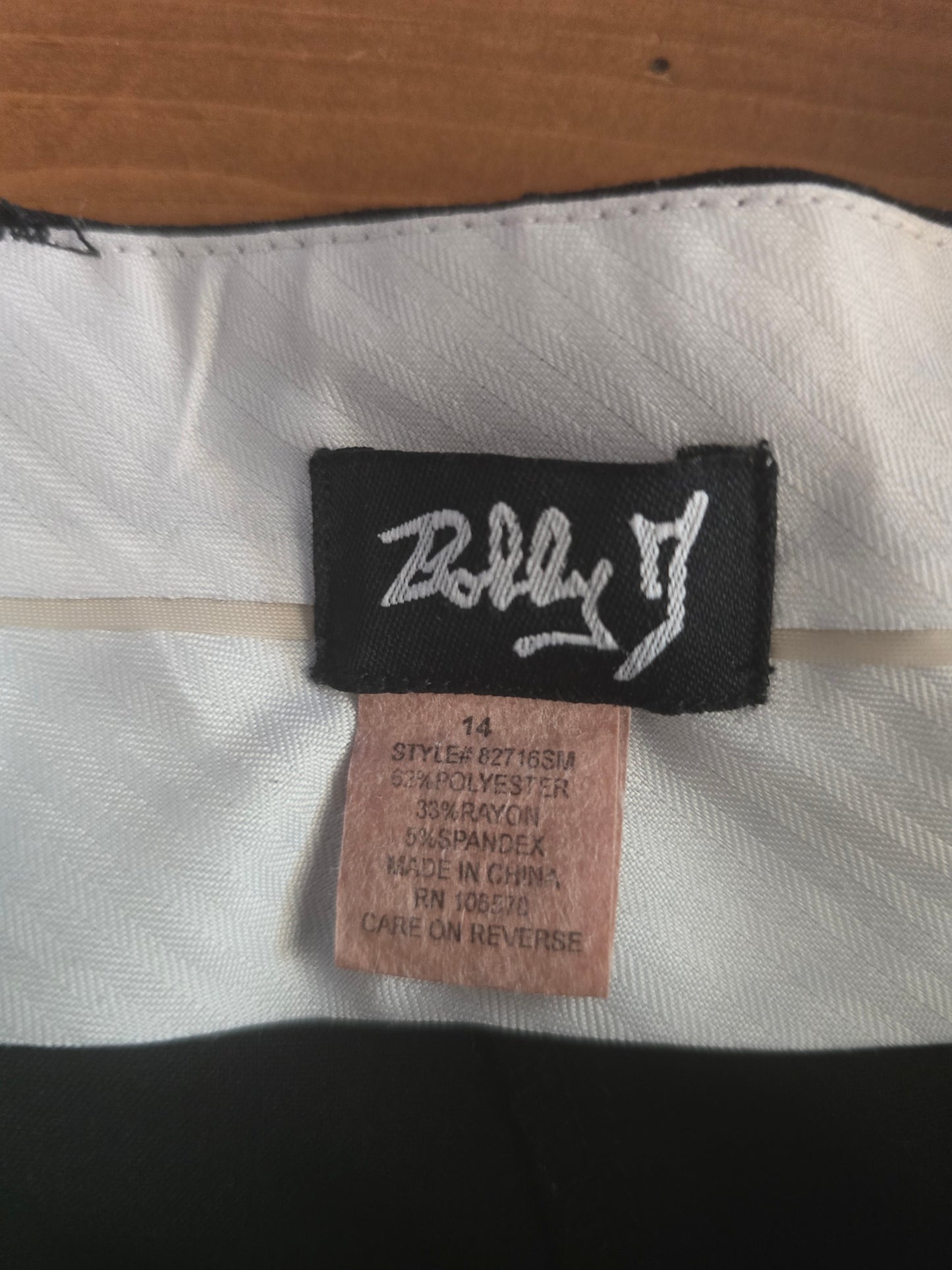 Pre-loved Bobby J Black Stretch Capri Pants (Size 14) - Cuffed Hem