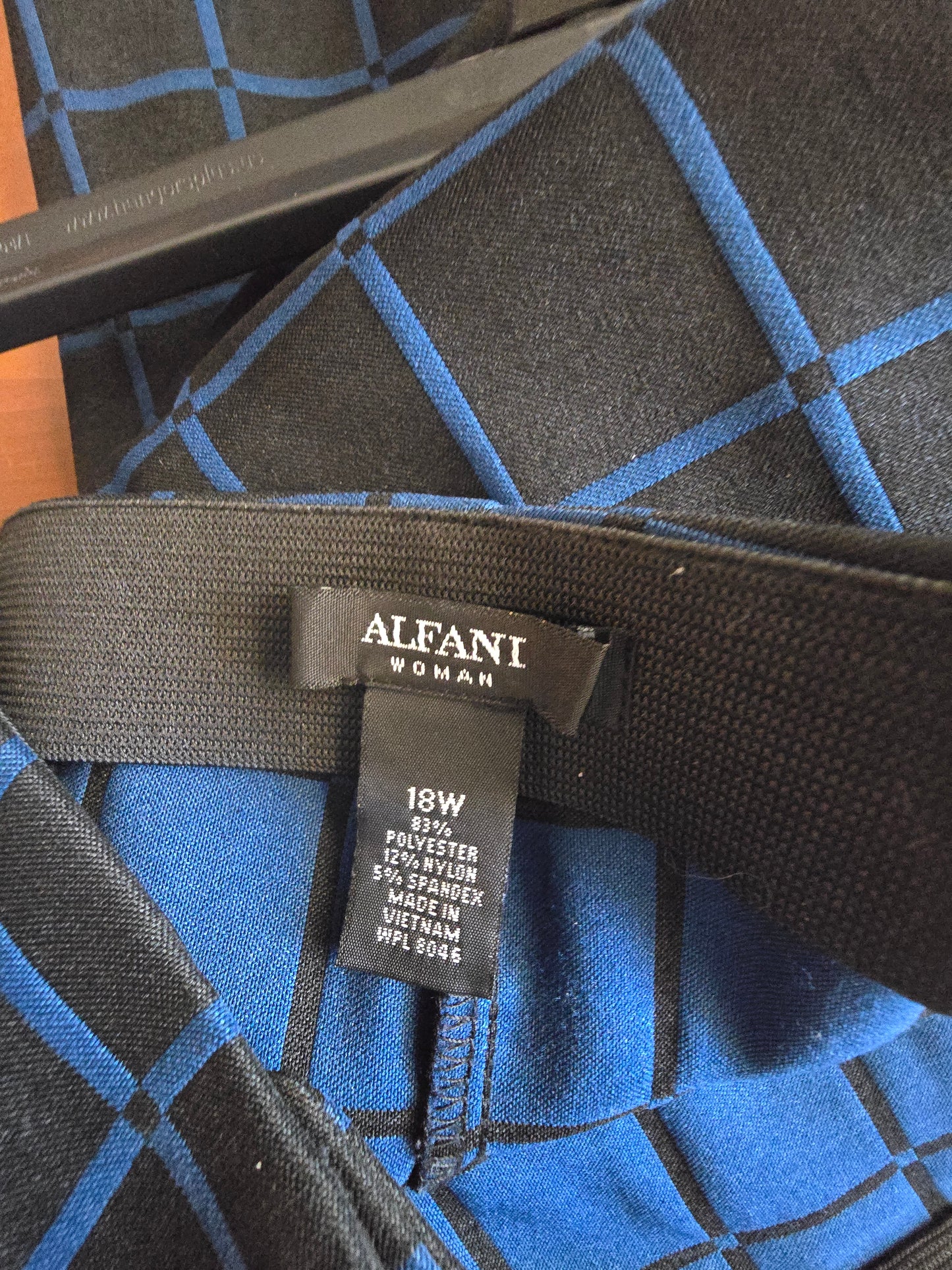 Pre-loved Alfani Woman Black & Blue Square Print Pants (Size 18W)