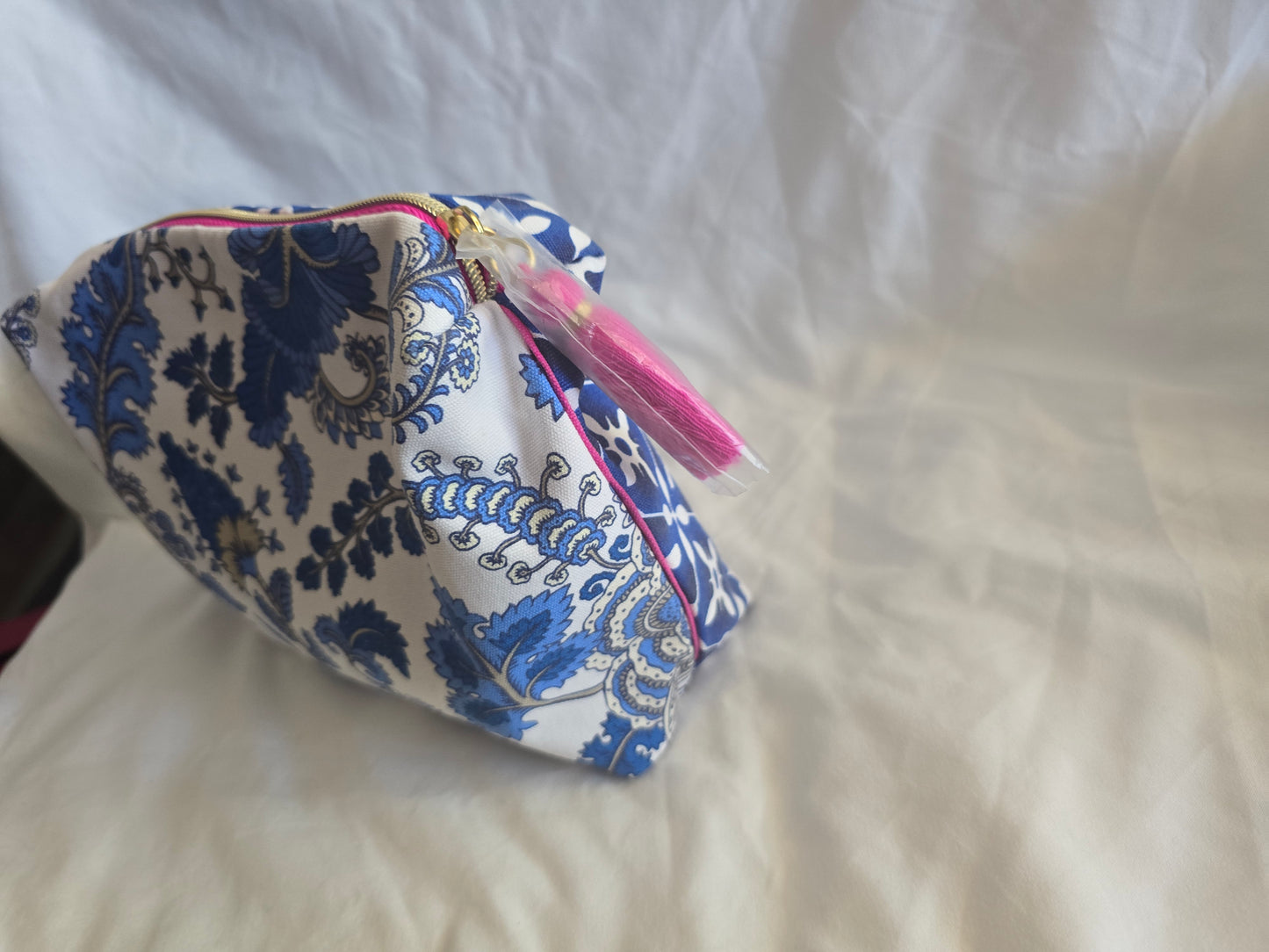 Estée Lauder Recycled Fabric Cosmetic Makeup Bag - Blue & White Floral Pattern
