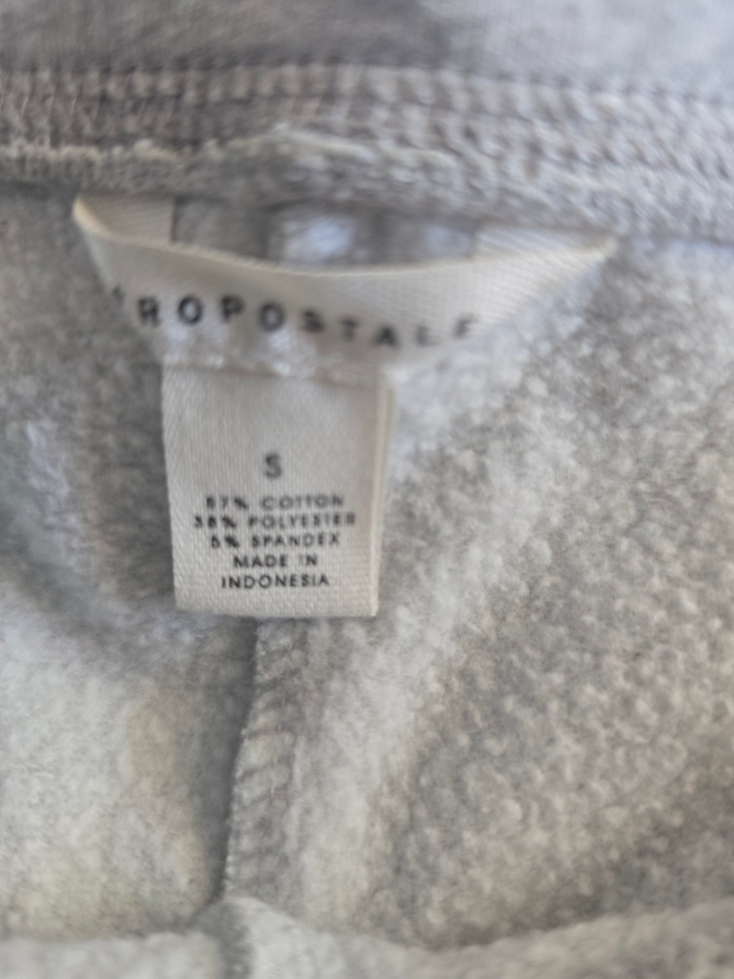 Cozy & Casual: Pre-Loved Aeropostale Grey Sweatpants (Women's Small)