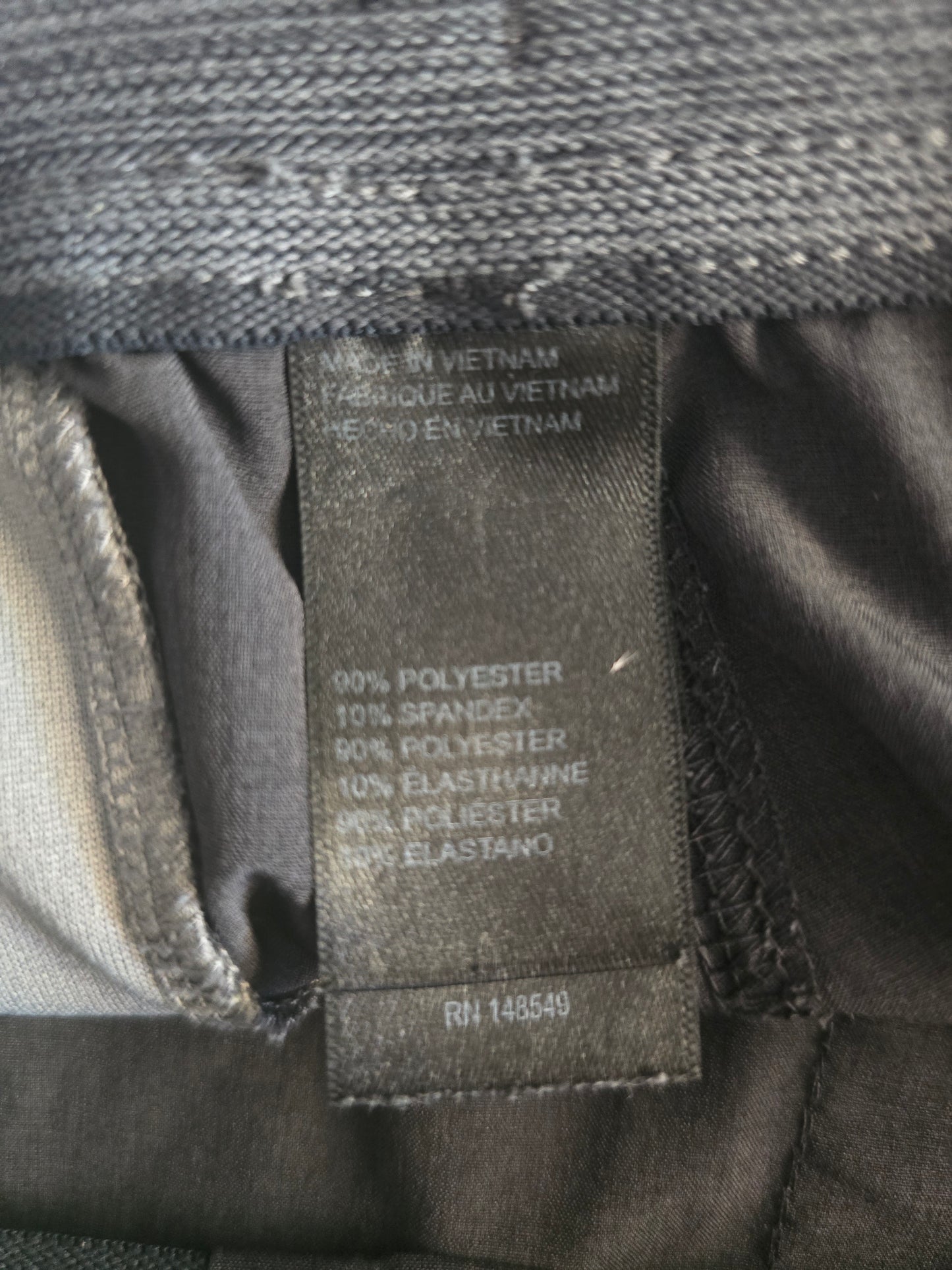 Stylish & Versatile: Pre-Loved Kenneth Cole Two-Tone Shorts (Men's Large)