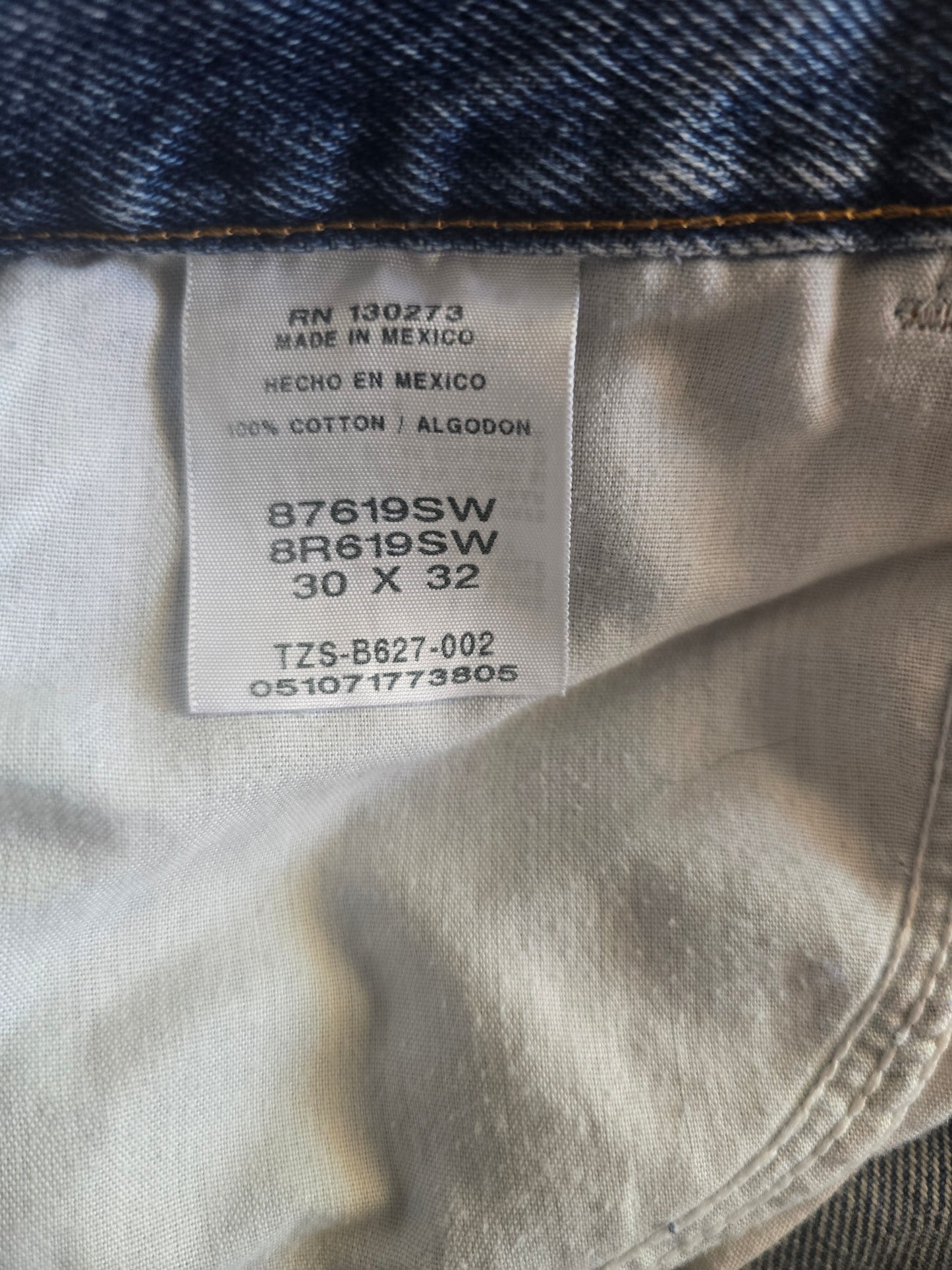 Classic Style: Pre-Loved Wrangler Blue Jeans (Men's 30 x 32)