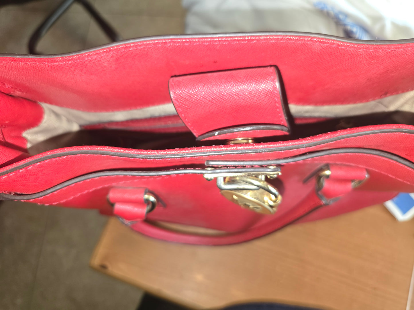 Sophisticated & Spacious: Pre-Loved Michael Kors Saffiano Leather Satchel in Red