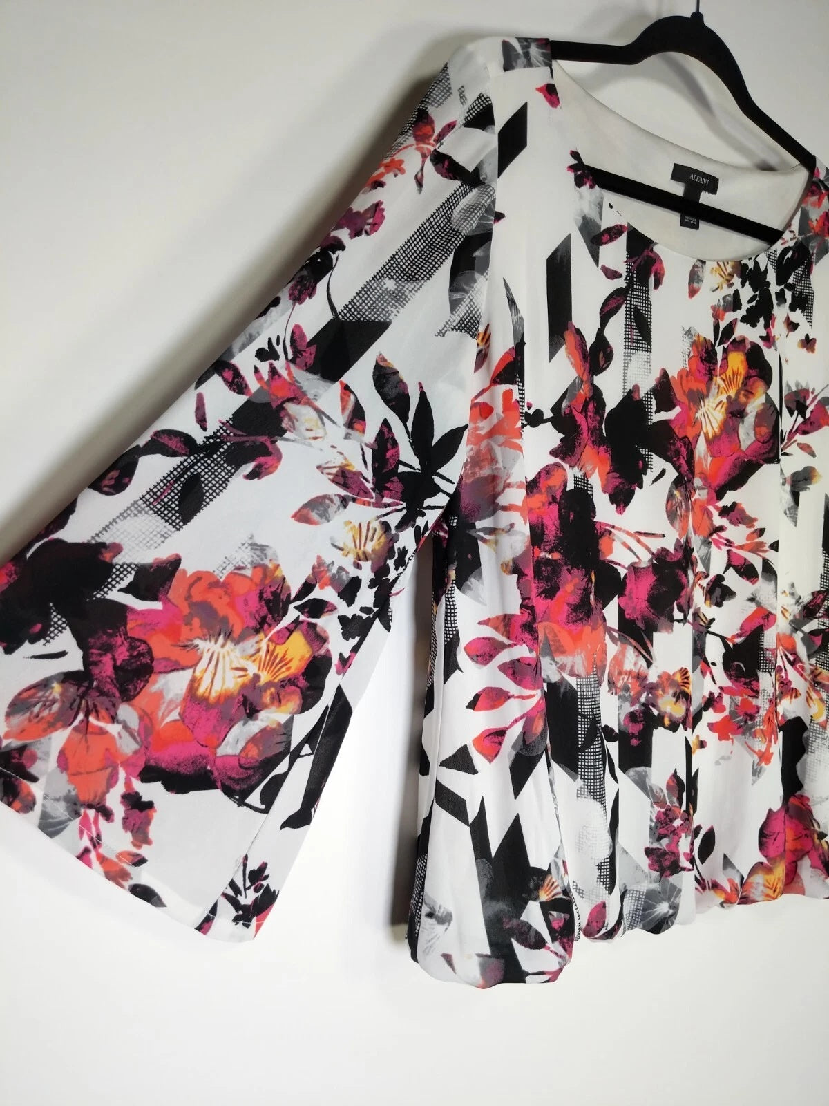 Alfani Size 18W Floral Bell Long Sleeve Bubble Hem Top