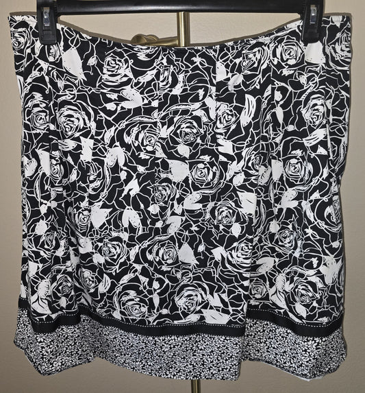 Pre-loved Black & White Floral Skirt - Rose Print & Border Hem 2X
