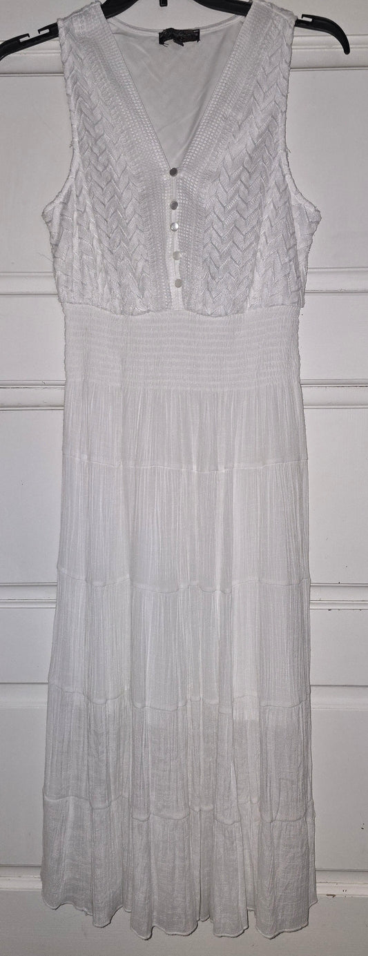 Pre-loved White Sleeveless Maxi Dress | Textured Bodice & Tiered Skirt 1X