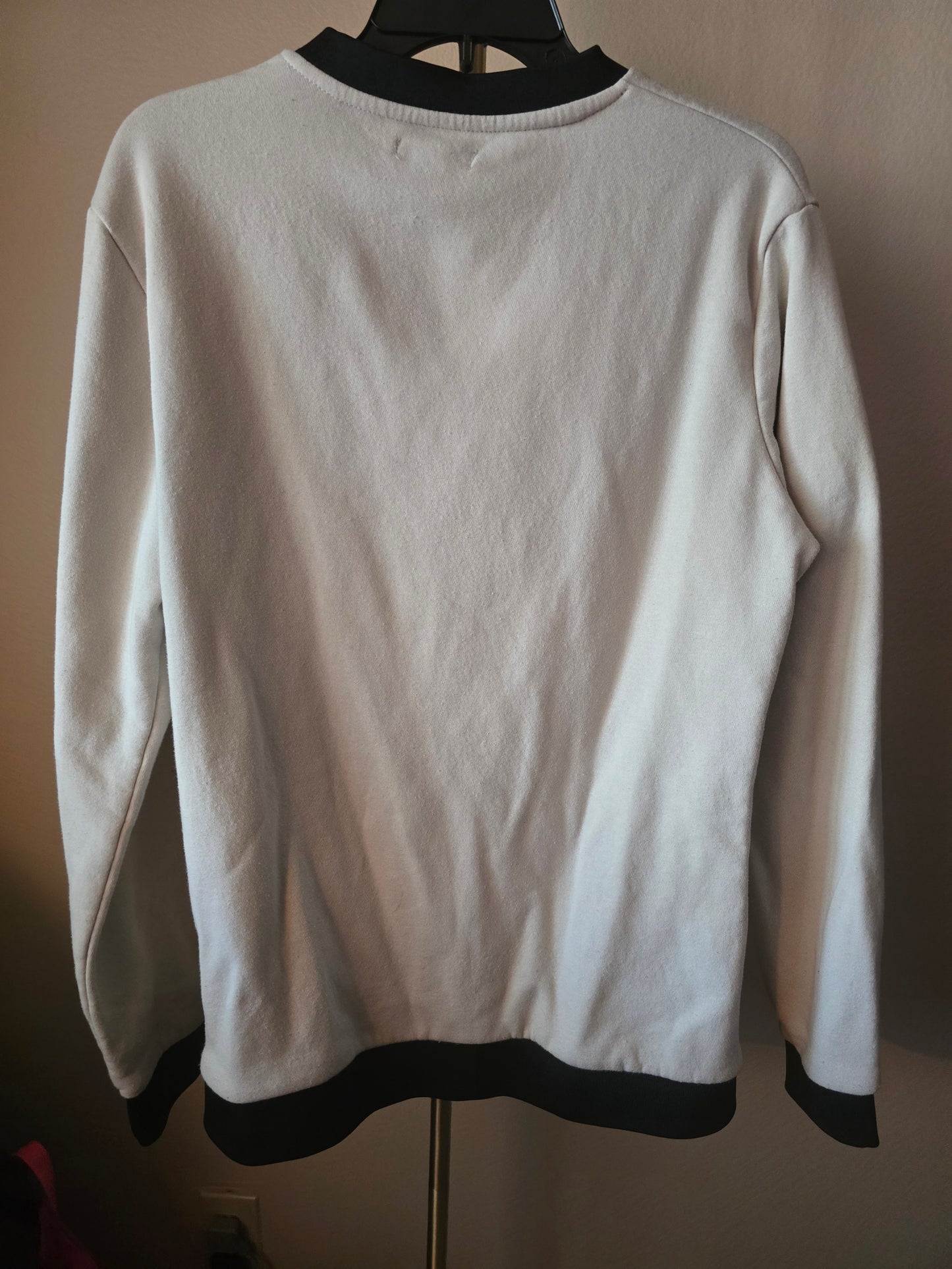Pre-loved "The Hamptons Social Club" V-Neck Long Sleeve Shirt - Cream