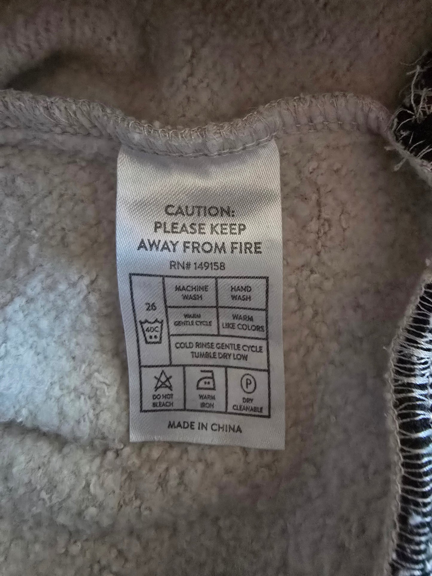 Pre-loved "The Hamptons Social Club" V-Neck Long Sleeve Shirt - Cream