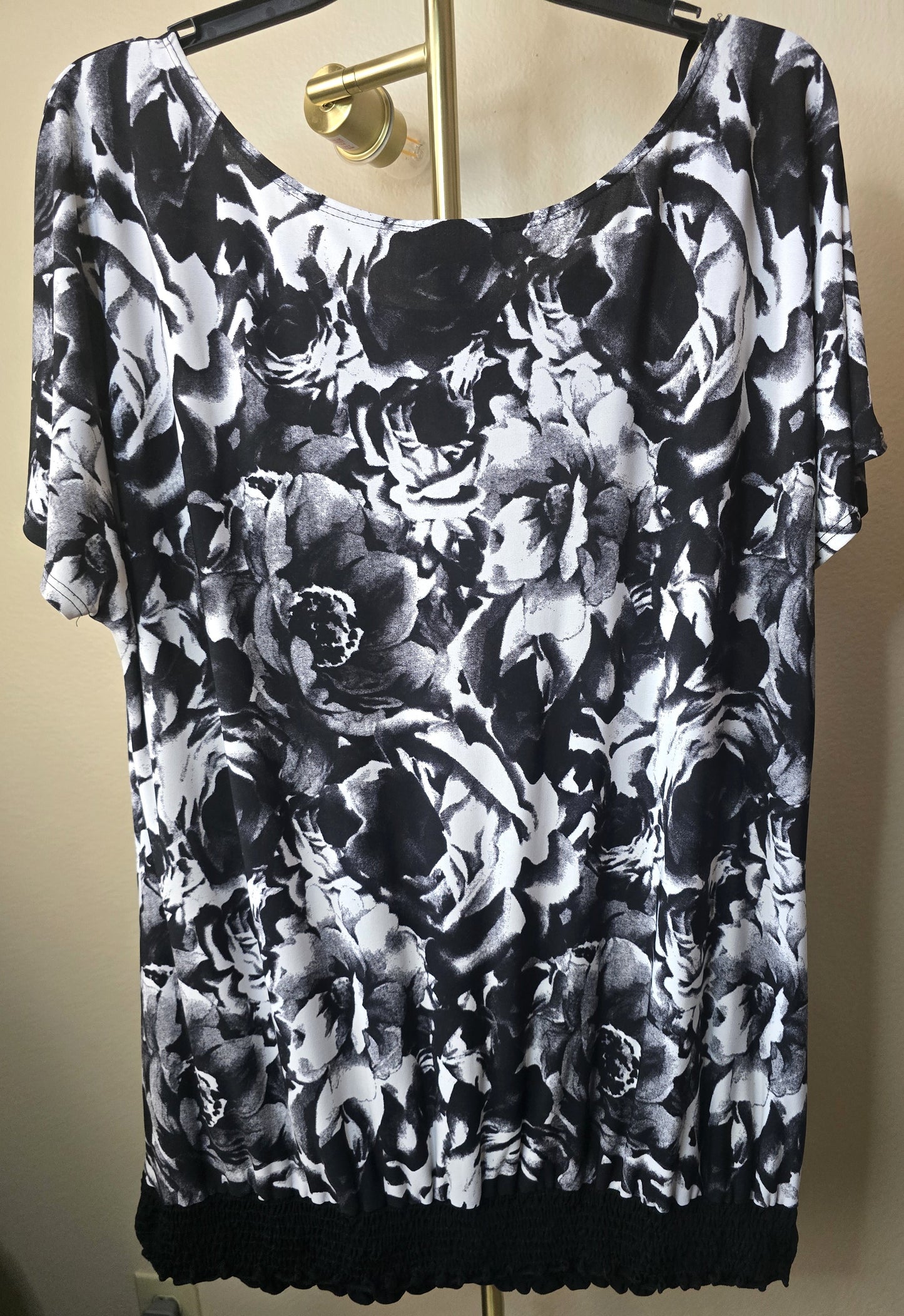 Pre-loved Lane Bryant Black & White Rose Print Top - Scalloped Hem