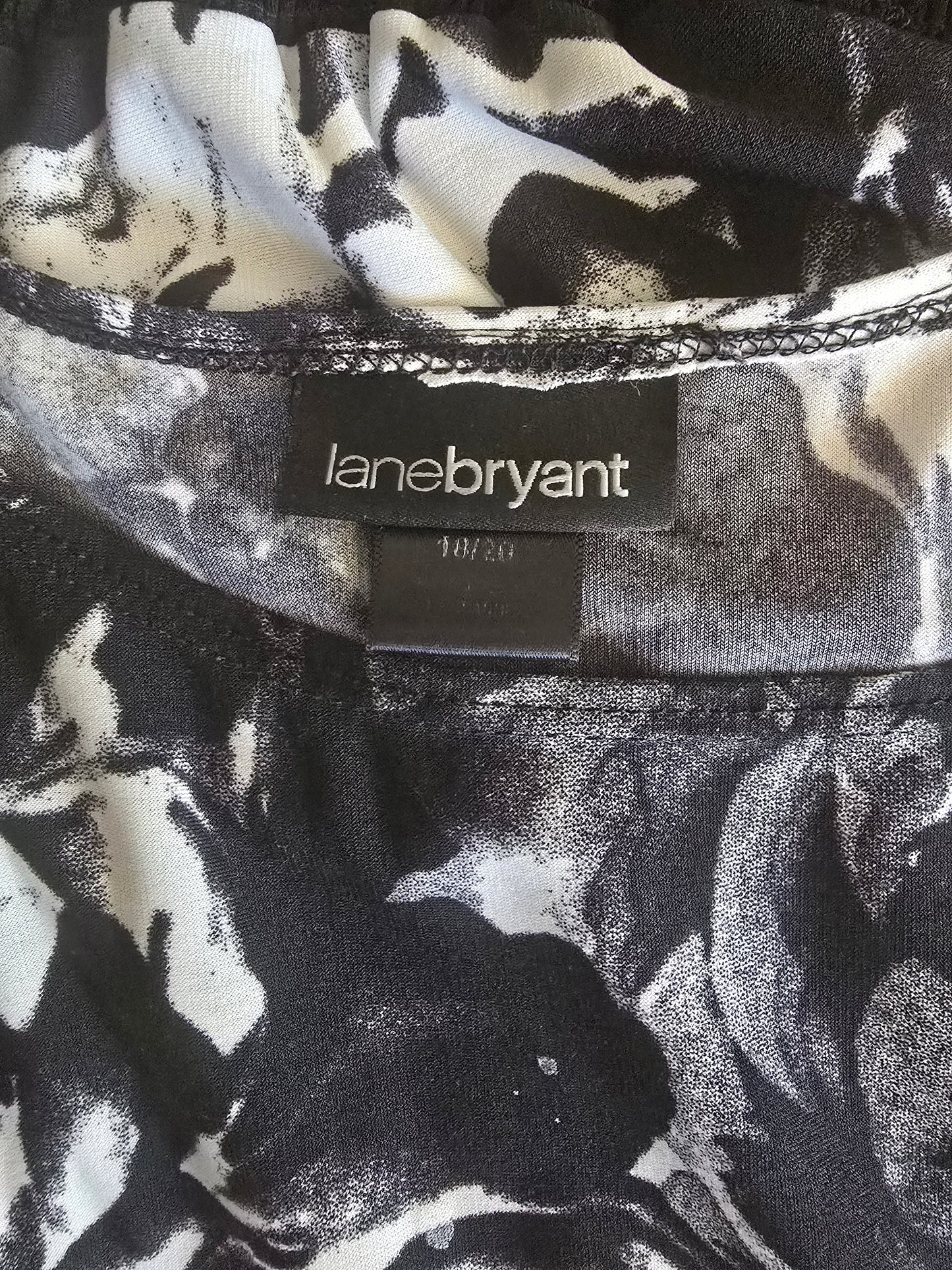 Pre-loved Lane Bryant Black & White Rose Print Top - Scalloped Hem