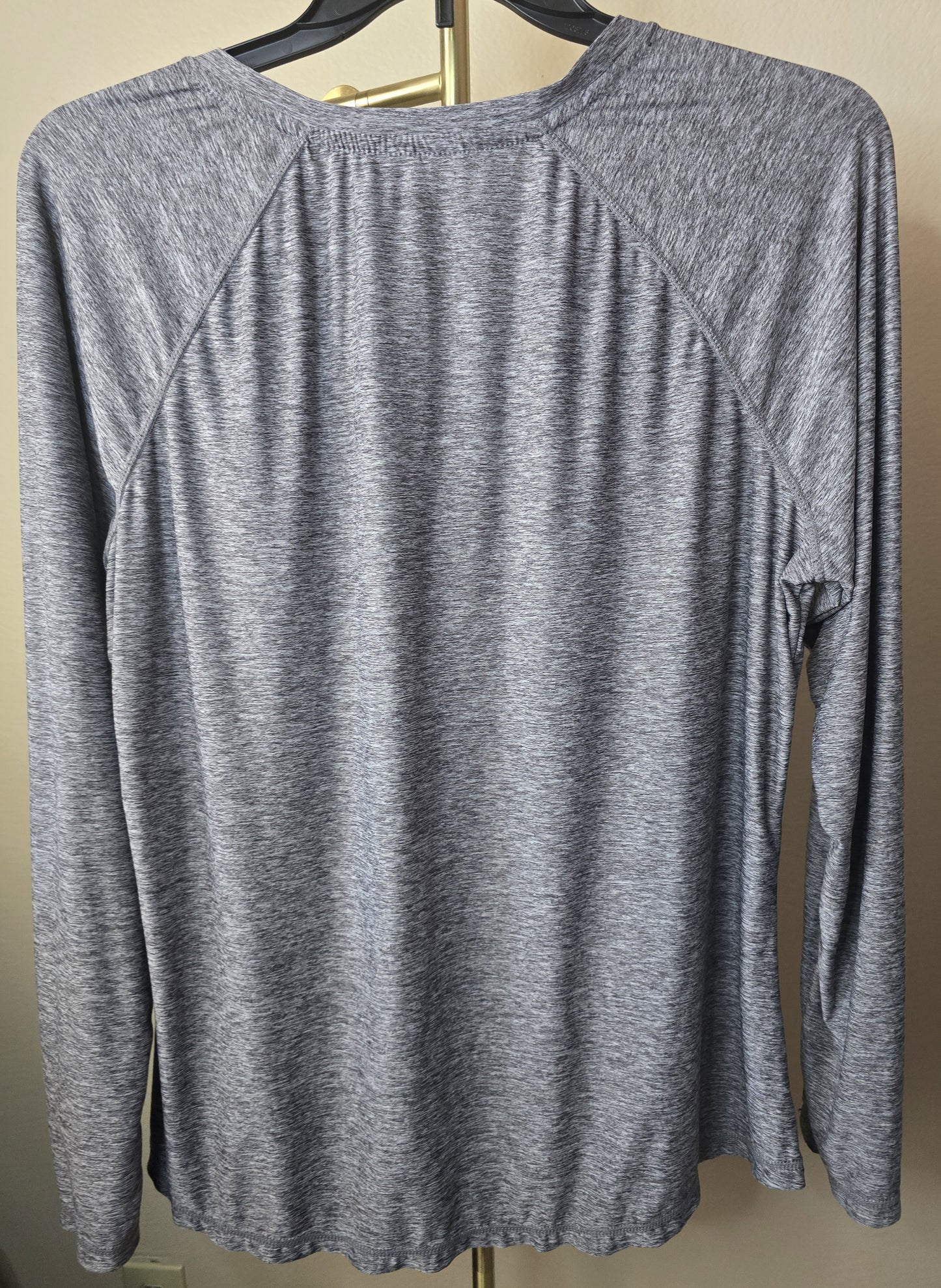 Pre-loved Avia Grey Long Sleeve Active Top - V-Neck Athletic Shirt