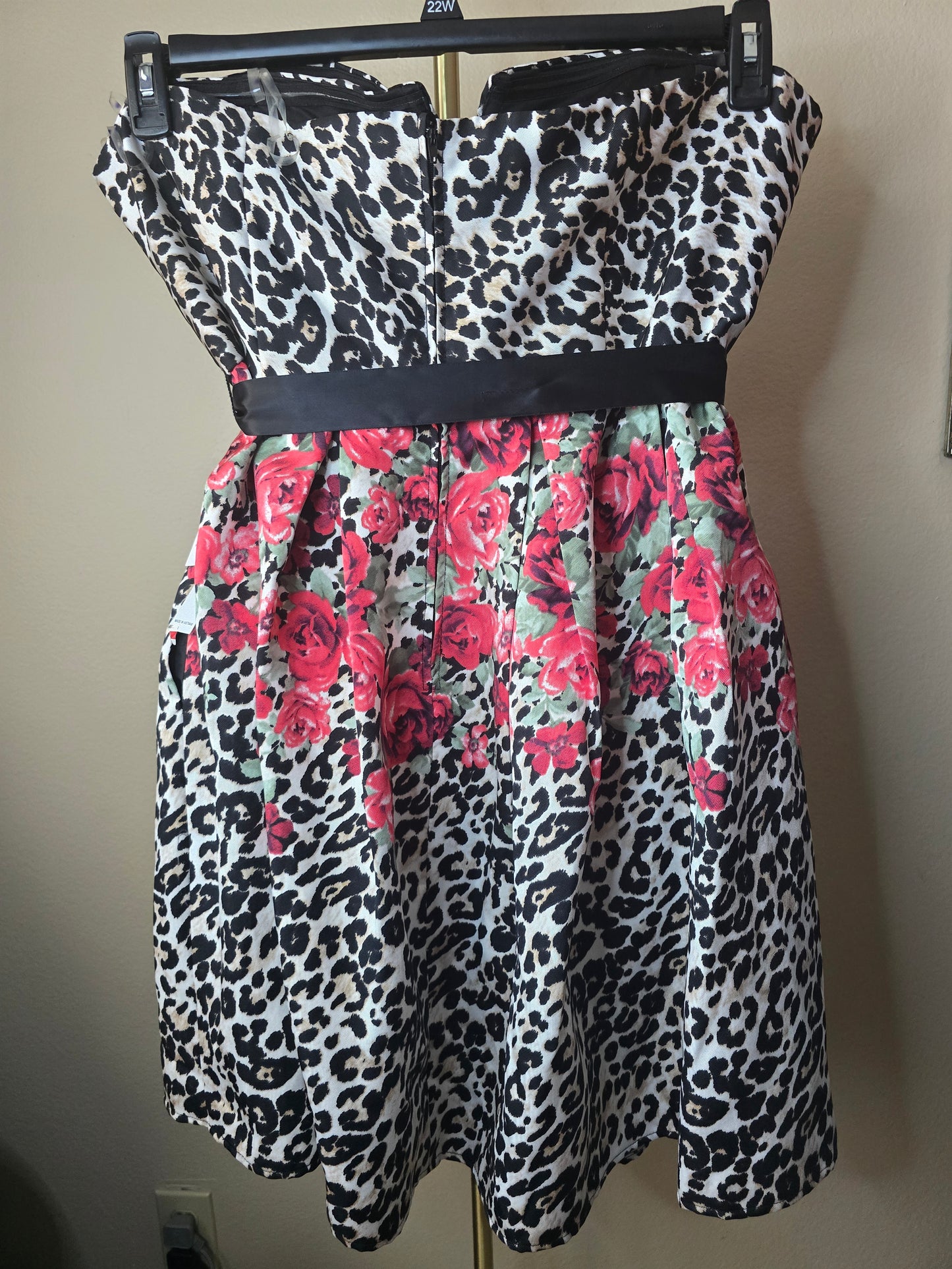 New TeezeMe Leopard Print & Red Rose Strapless Dress - Black Ribbon Belt