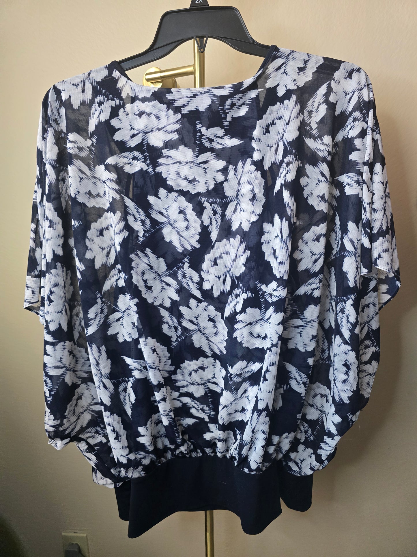 Pre-loved Alfani Navy Blue & White Floral Blouse - Butterfly Sleeves