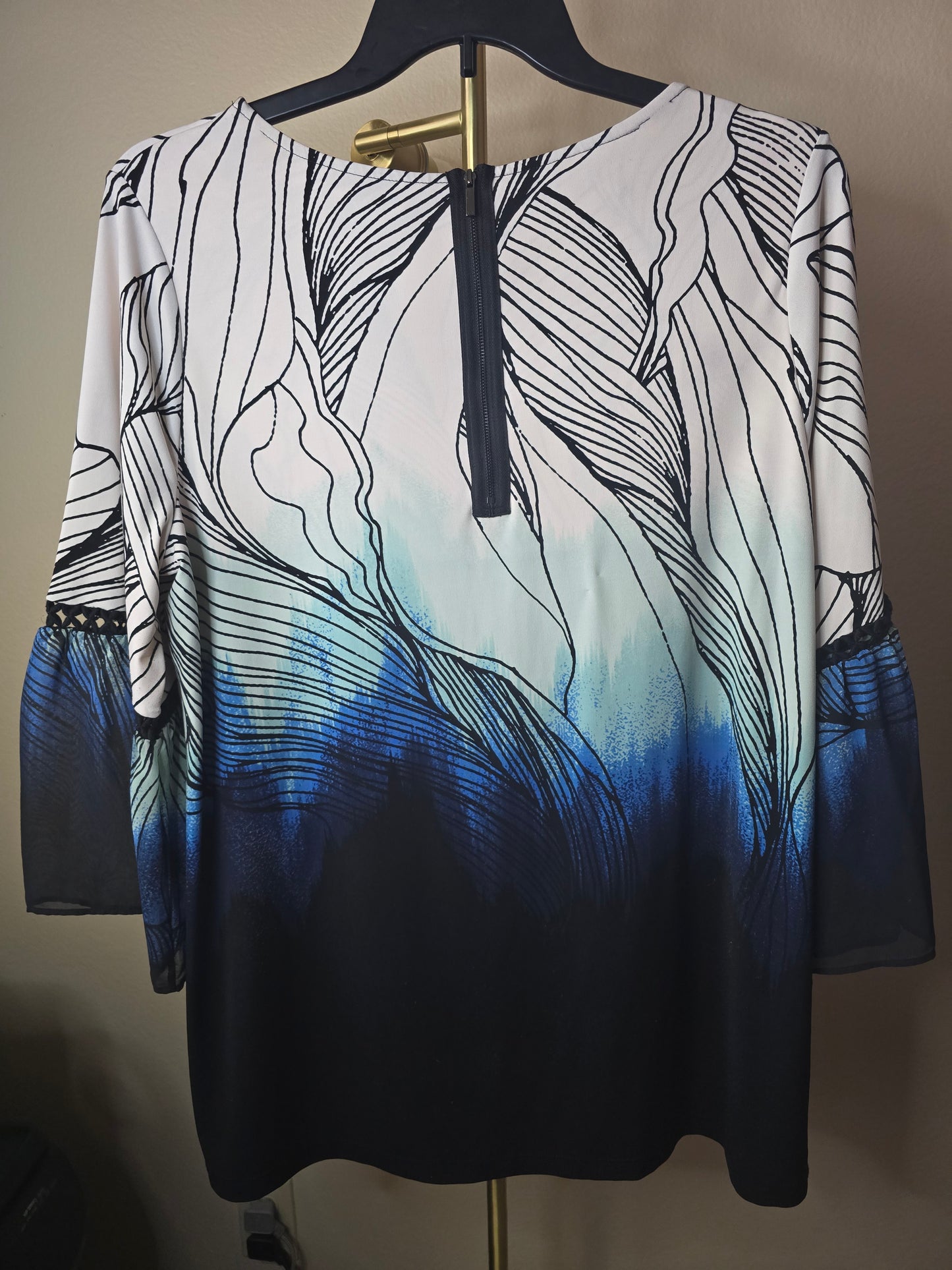 Pre-loved Alfani Blue & White Abstract Blouse - Bell Sleeves with Crochet Trim