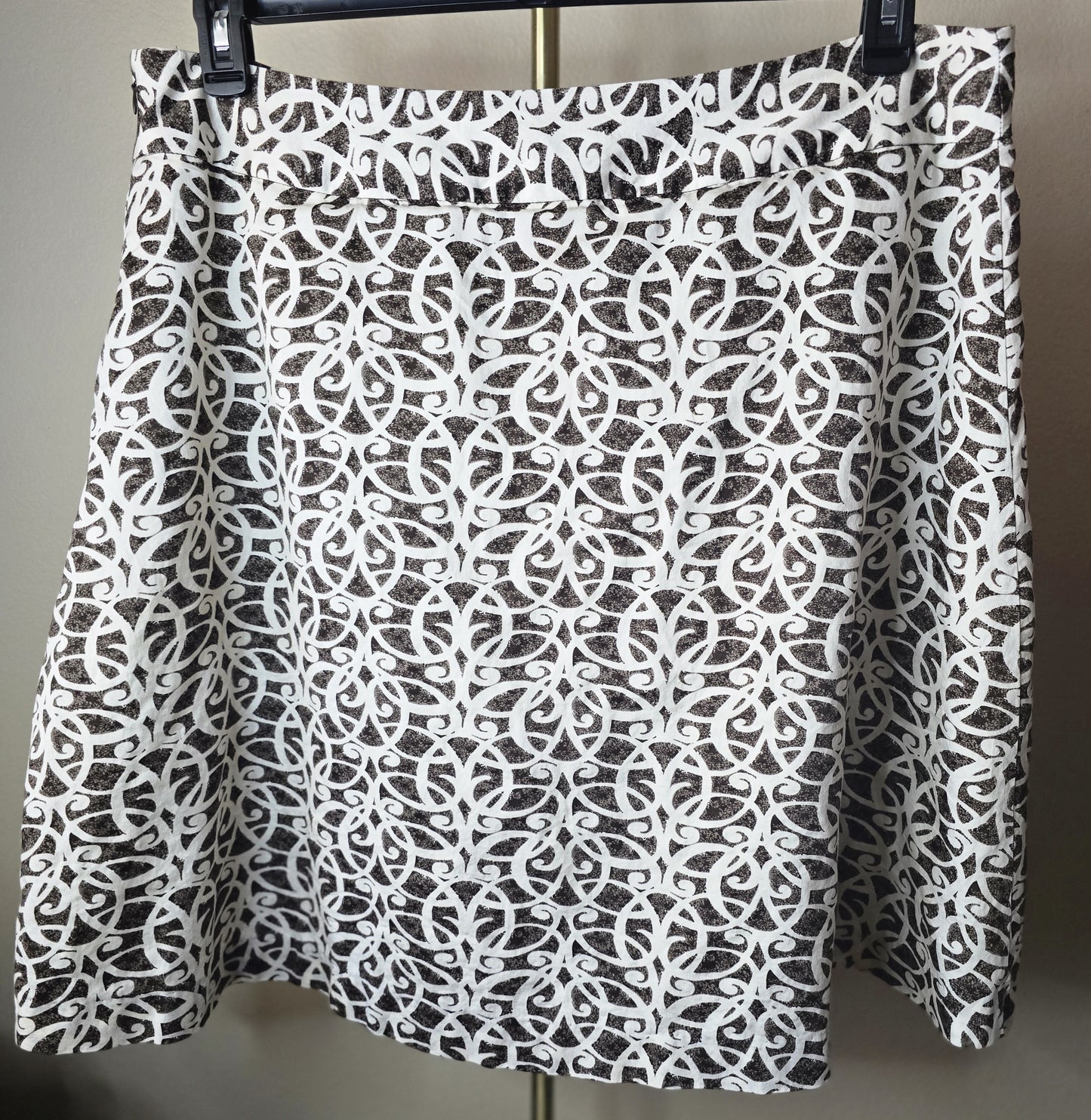 Pre-loved White & Brown Abstract Print Pleated Skirt