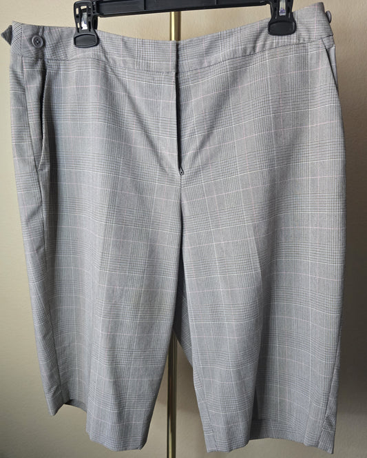 Pre-loved White & Brown Plaid Bermuda Shorts - Classic Checkered Pattern