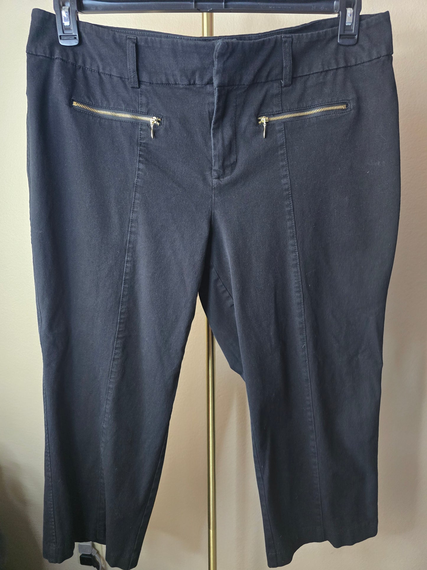 Pre-loved INC cpncepts Black Capri Pants - Front Gold Zipper Detail