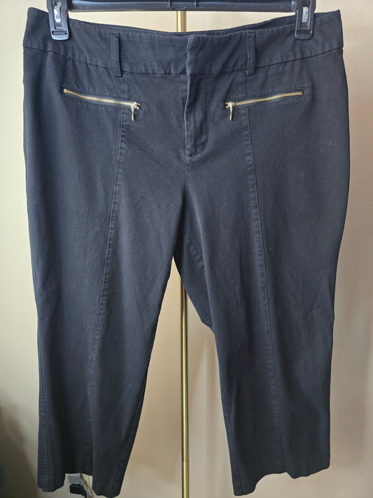 Pre-loved INC cpncepts Black Capri Pants - Front Gold Zipper Detail