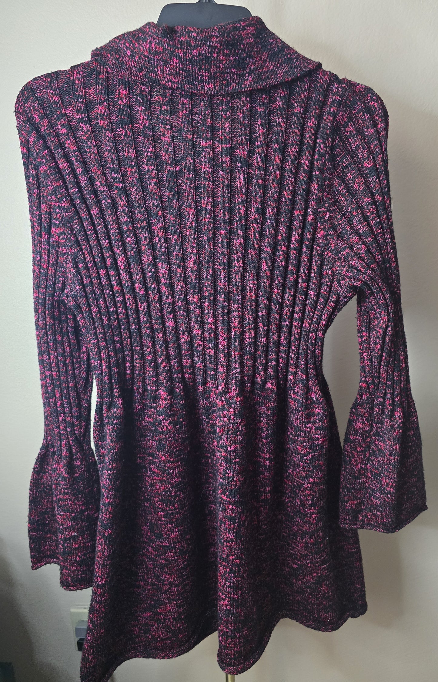 Pre-loved Style & Co. Black & Magenta Ribbed Button-Up Cardigan
