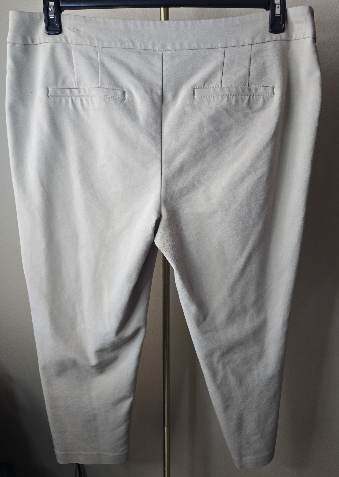 Pre-loved Charter Club Beige Capri Pants - Stretch Fabric & Seam Detail