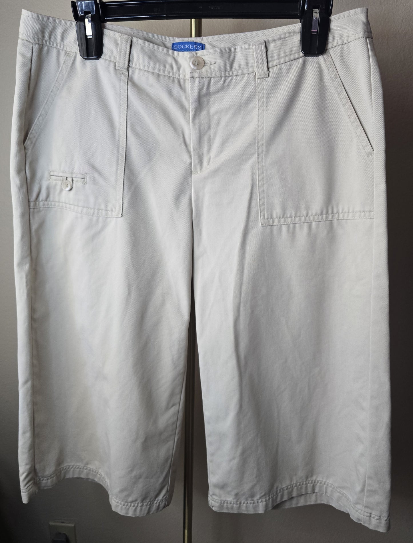 Pre-loved Dockers Beige Culotte Shorts - Utility Pockets