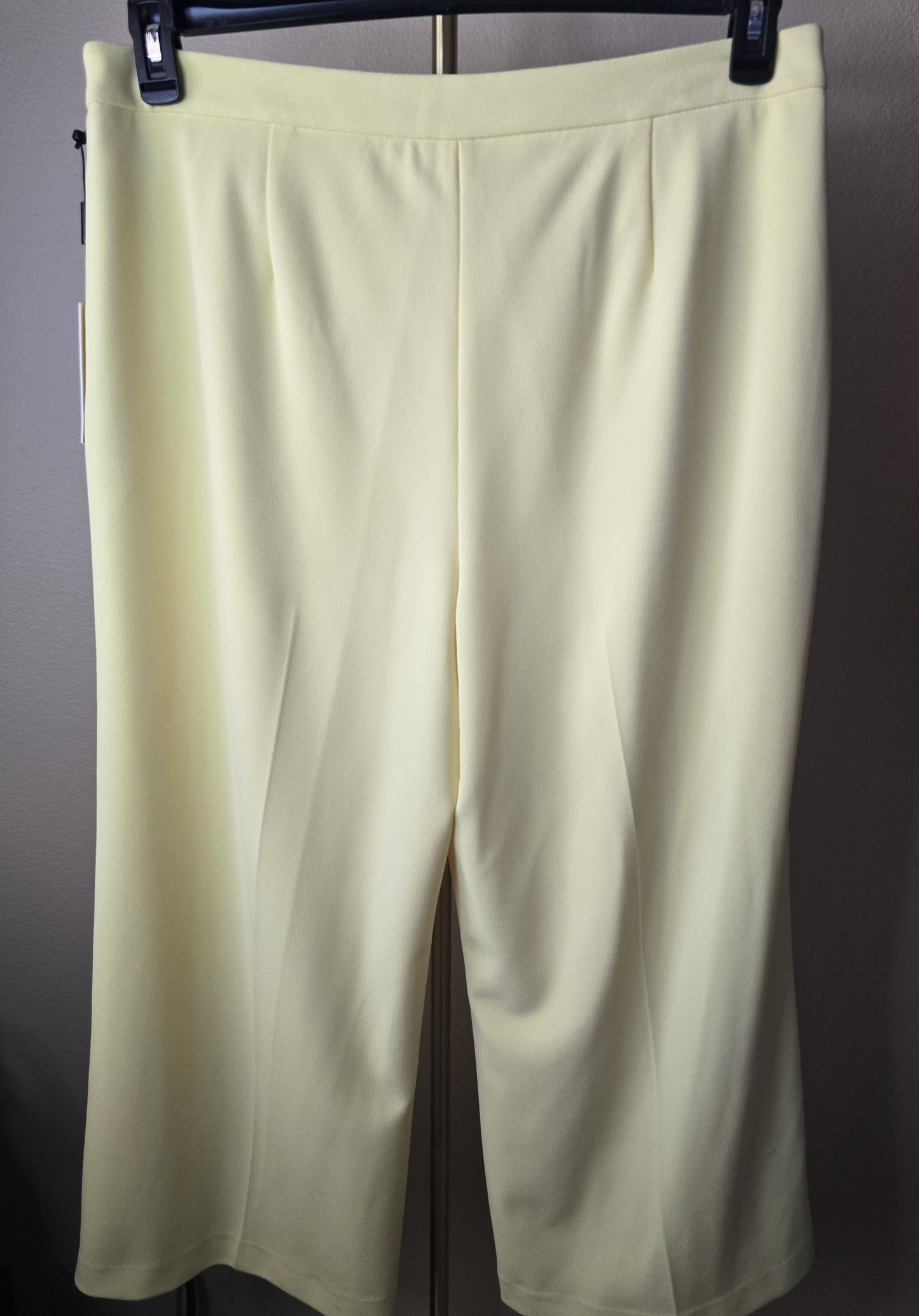 NWT Calvin Klein Yellow Pleated Capri Pants - Modern Crop Trousers