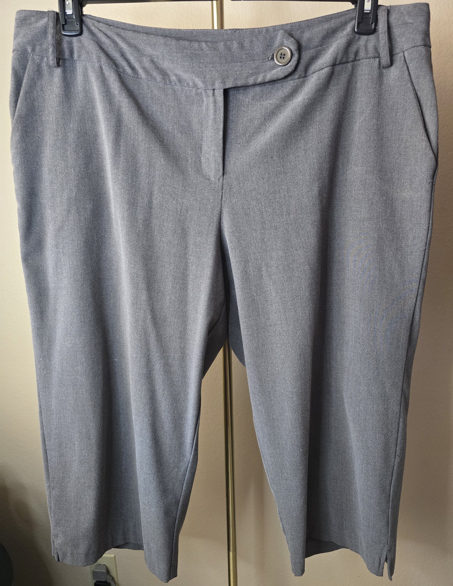Pre-loved Mossimo Grey Pinstripe Capri Pants - Tailored Workwear