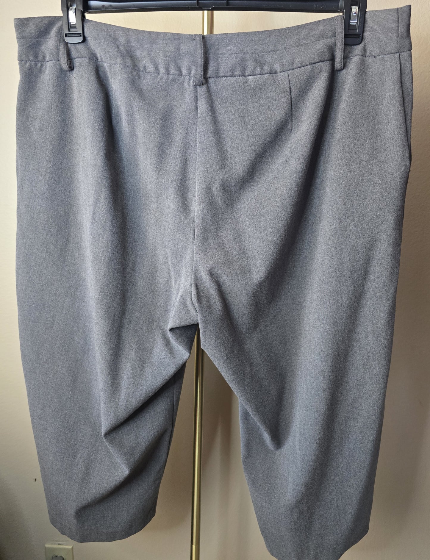 Pre-loved Mossimo Grey Pinstripe Capri Pants - Tailored Workwear