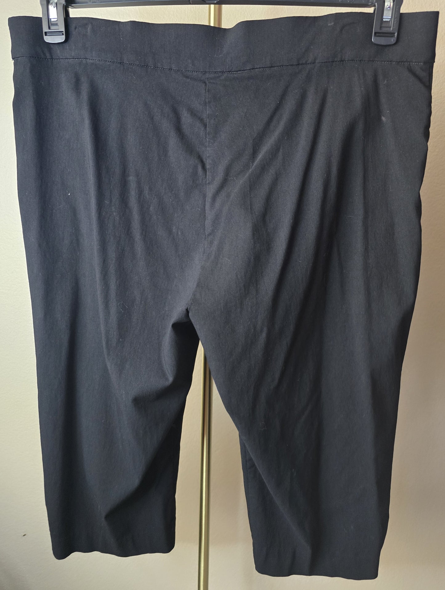 Pre-loved Black Pull-On Capris - Decorative Hem & Pockets