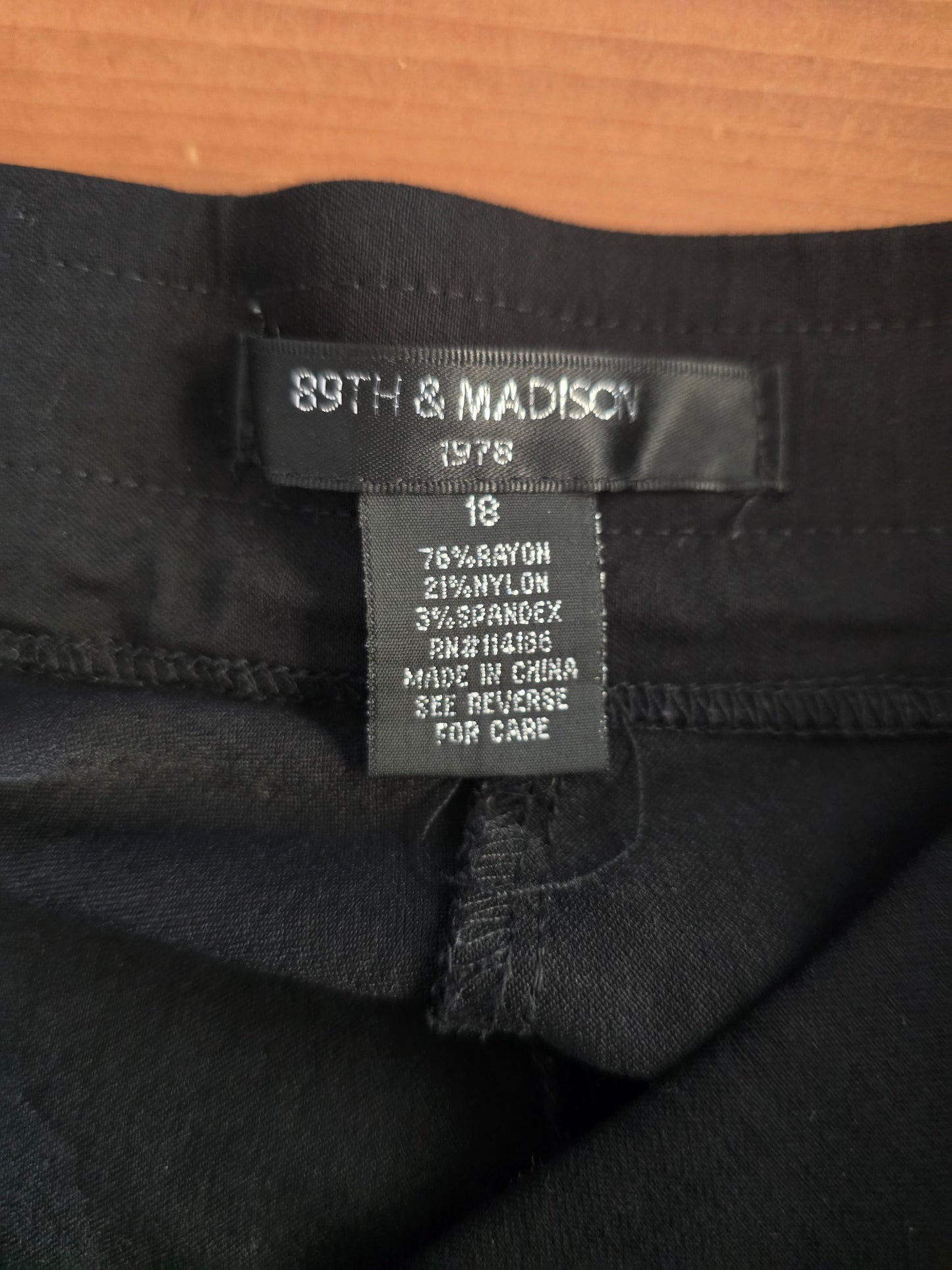 Pre-loved Black Pull-On Capris - Decorative Hem & Pockets