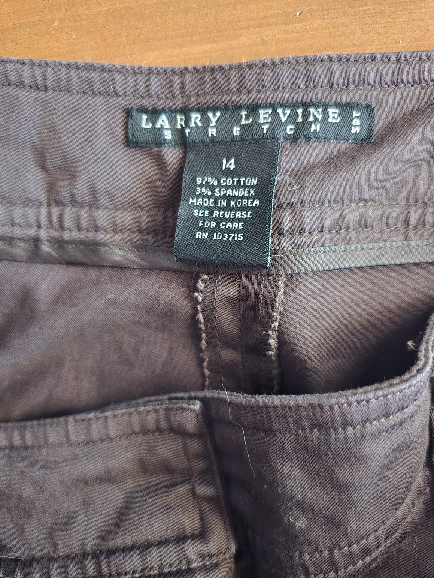 Pre-loved Larry Levine Brown Stretch Capri Pants - Cuffed Hem