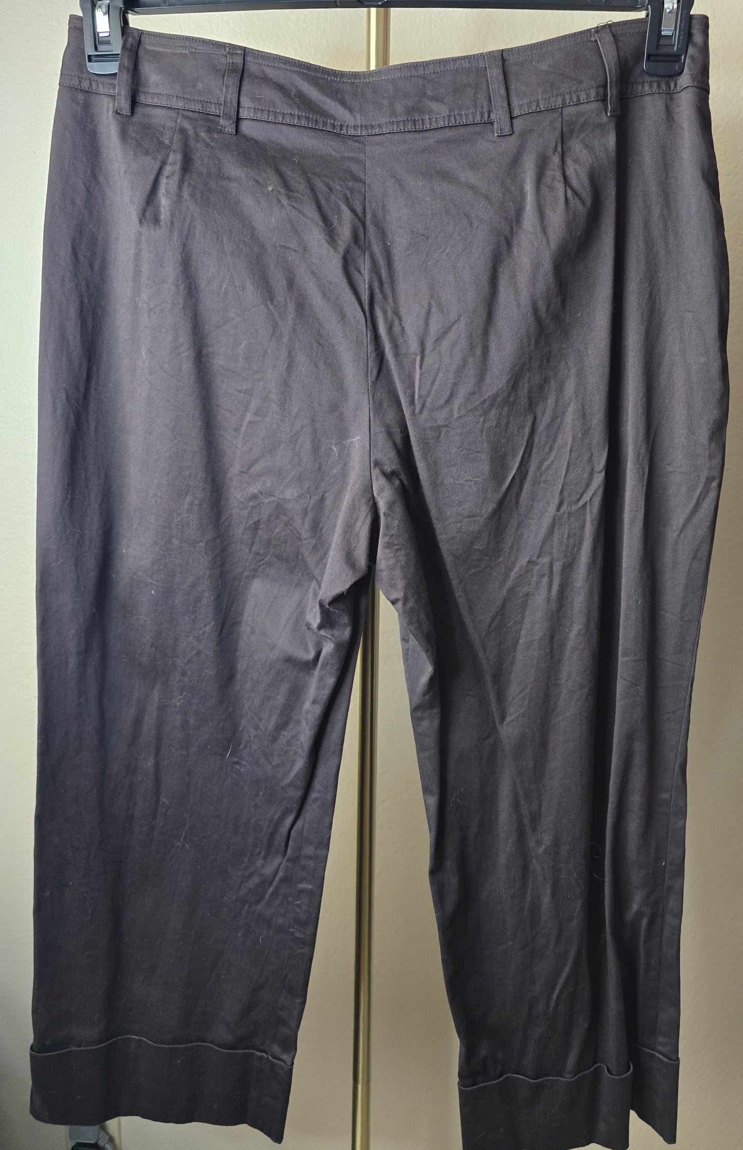 Pre-loved Larry Levine Brown Stretch Capri Pants - Cuffed Hem