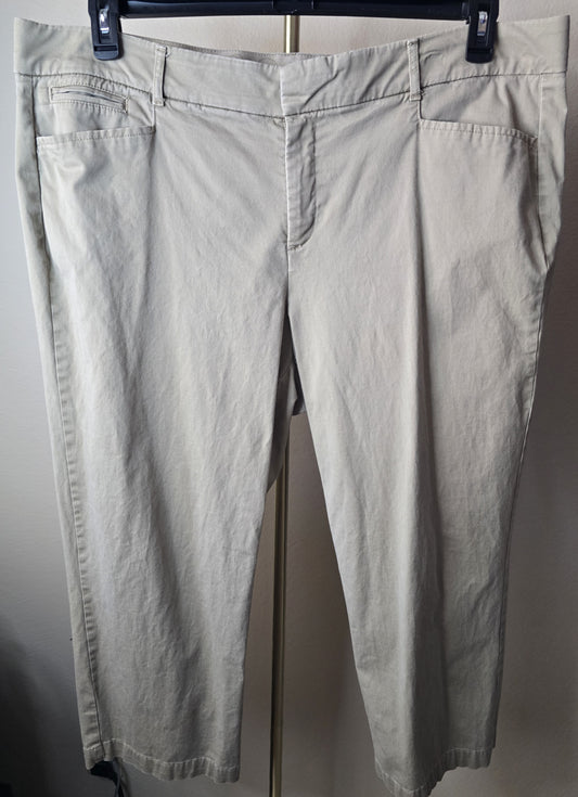 Pre-loved JM Collection Khaki Stretch Capris (Size 20W) - with Pockets