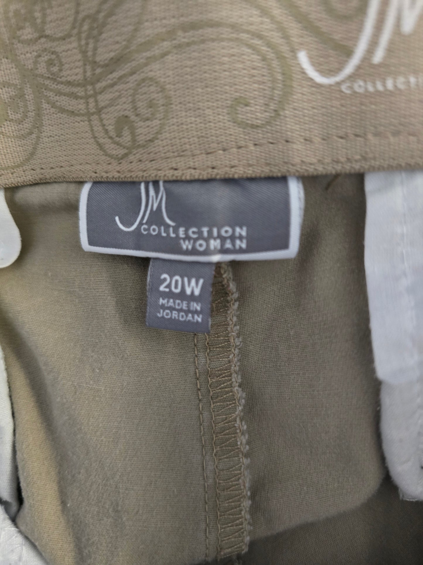 Pre-loved JM Collection Khaki Stretch Capris (Size 20W) - with Pockets