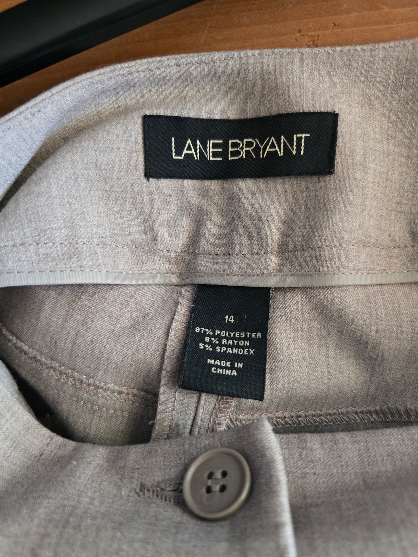 Pre-loved Lane Bryant Linen-Look Capri Pants (Size 14) - Cuffed Hem & Stretch