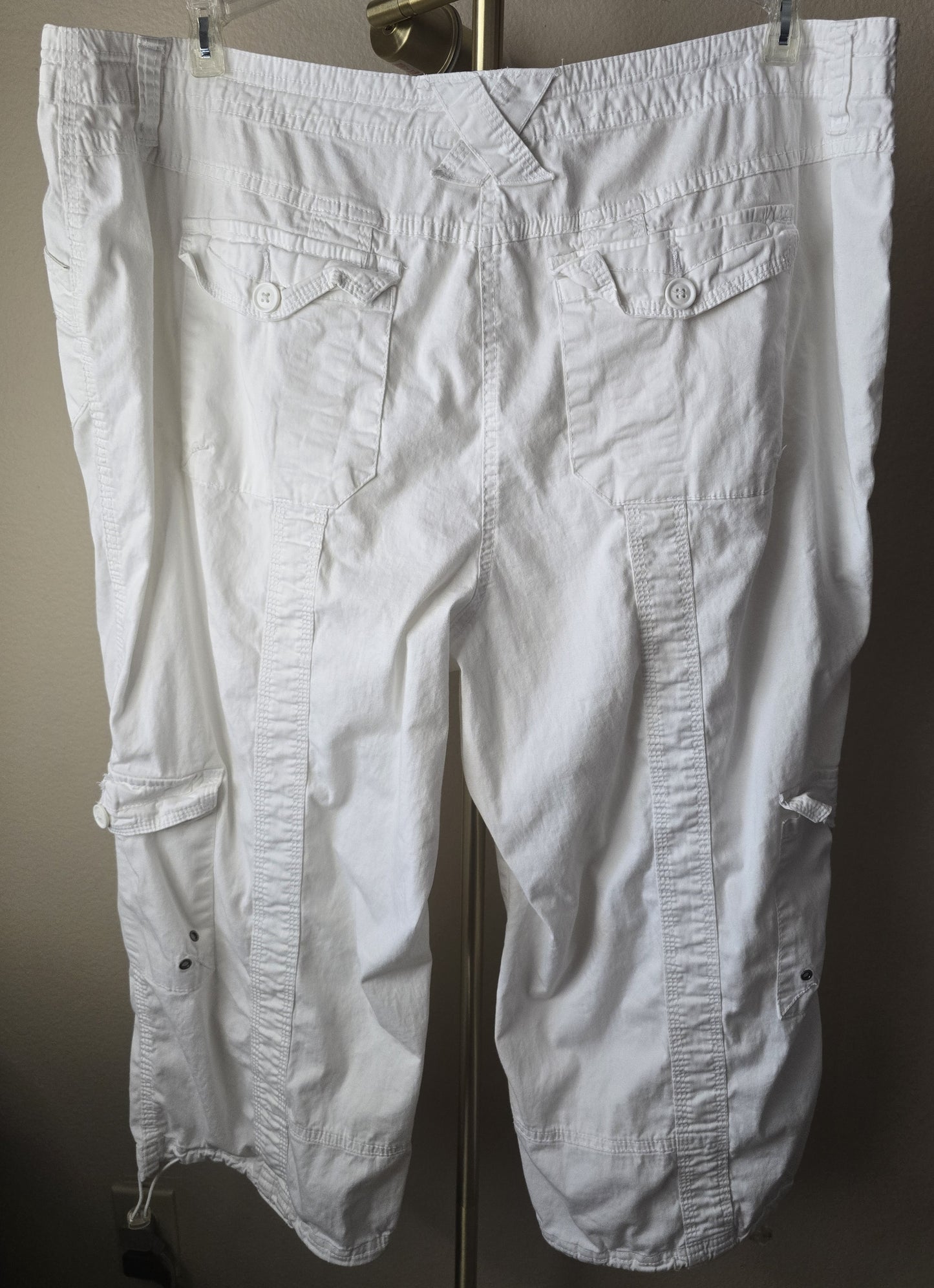 Pre-loved White Cropped Pants (Size 16W) - Utility Style with Pockets