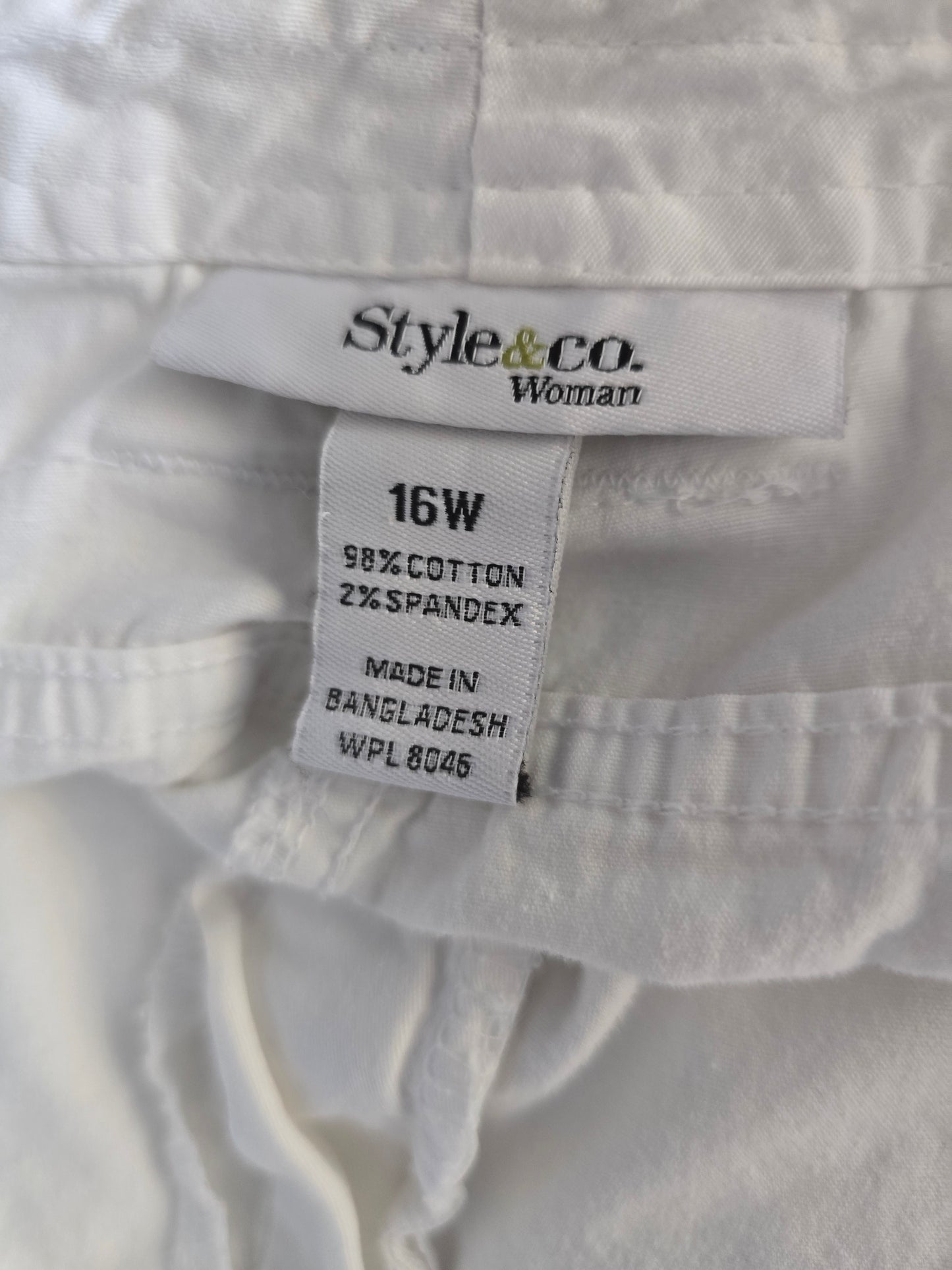 Pre-loved White Cropped Pants (Size 16W) - Utility Style with Pockets