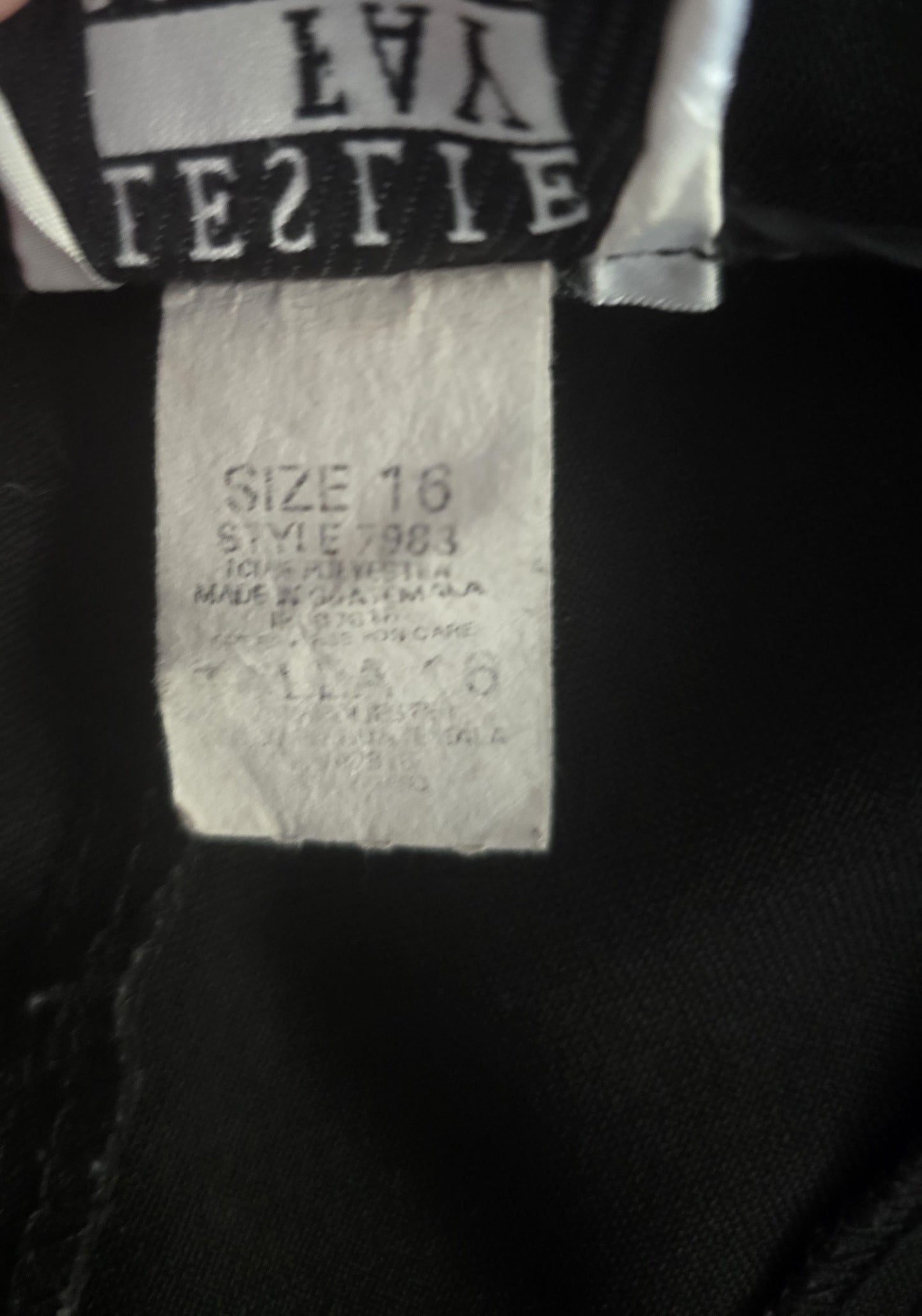 Pre-loved Leslie Fay Black Trousers (Size 16) - Classic Fit