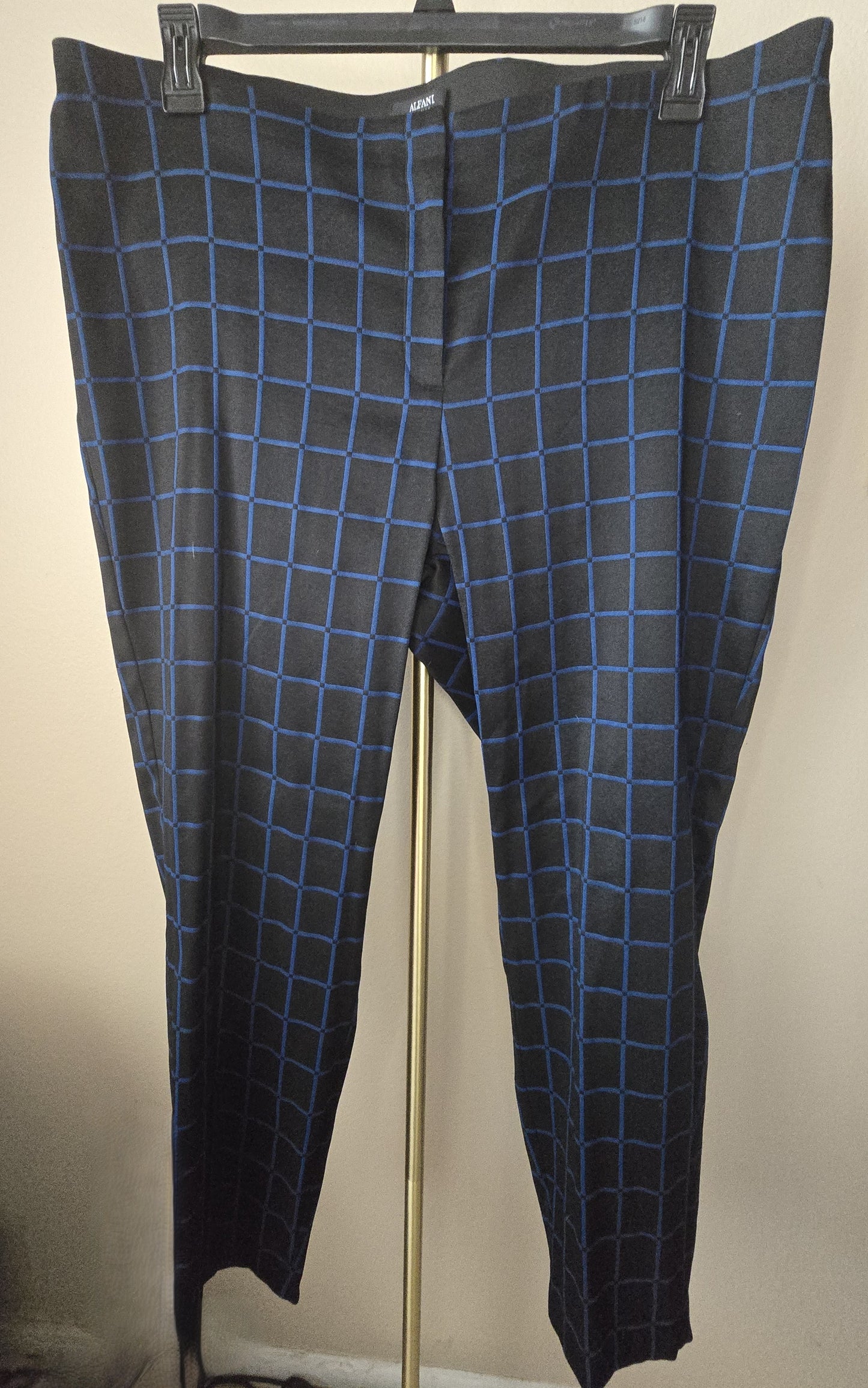 Pre-loved Alfani Woman Black & Blue Square Print Pants (Size 18W)