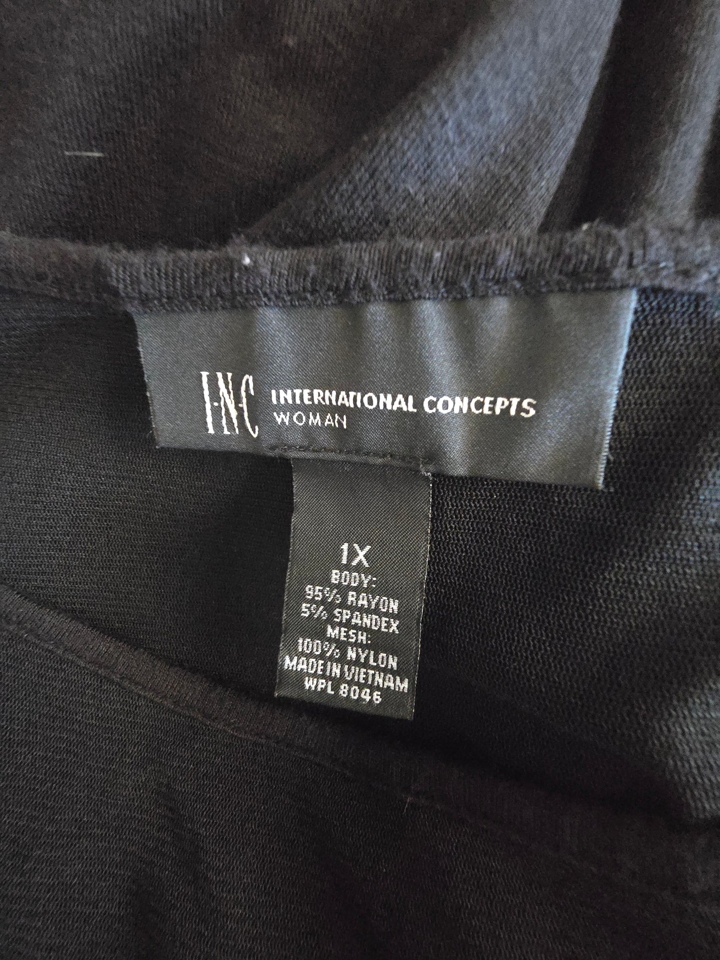 Pre-loved INC International Concepts Black 3/4 Sleeve Top with Mesh Detail (Size 1X)