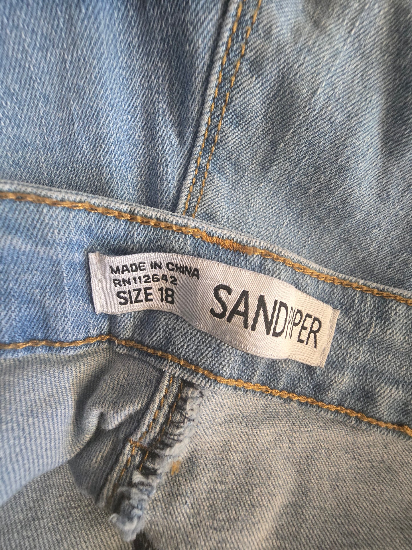 Pre-loved Women's SANDIPER Distressed Light Wash Cropped Jeans Size 18