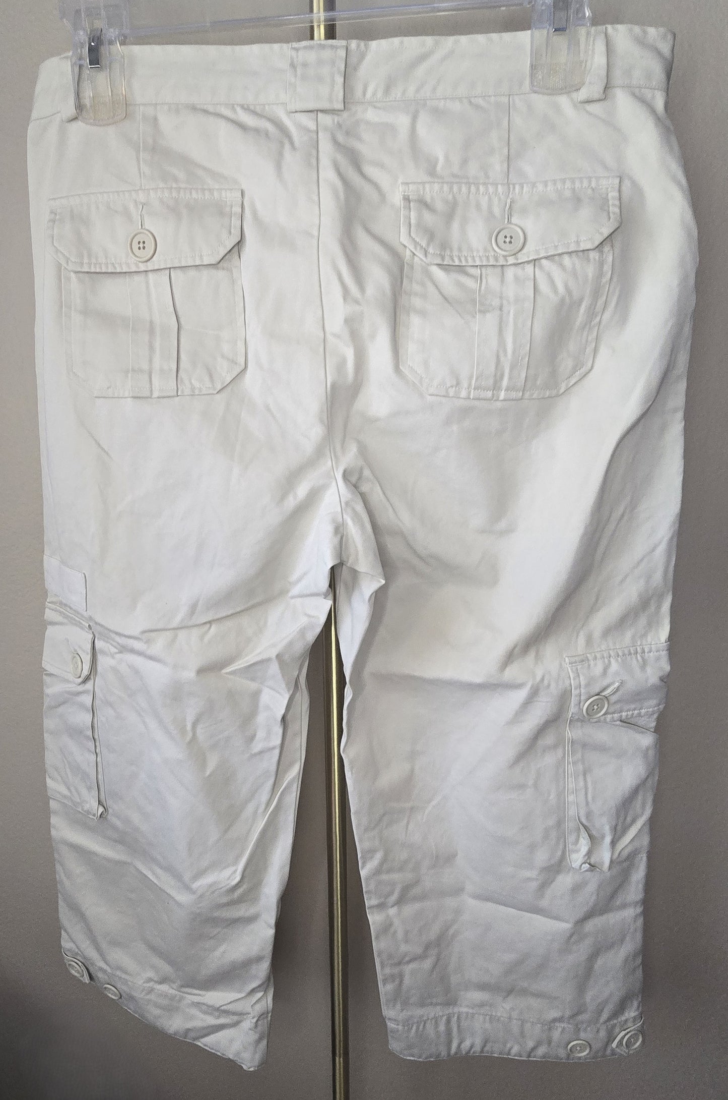 Pre-loved Women's GAP Cream Cargo Cropped Capris Pants - Size 12 - 100% Cotton