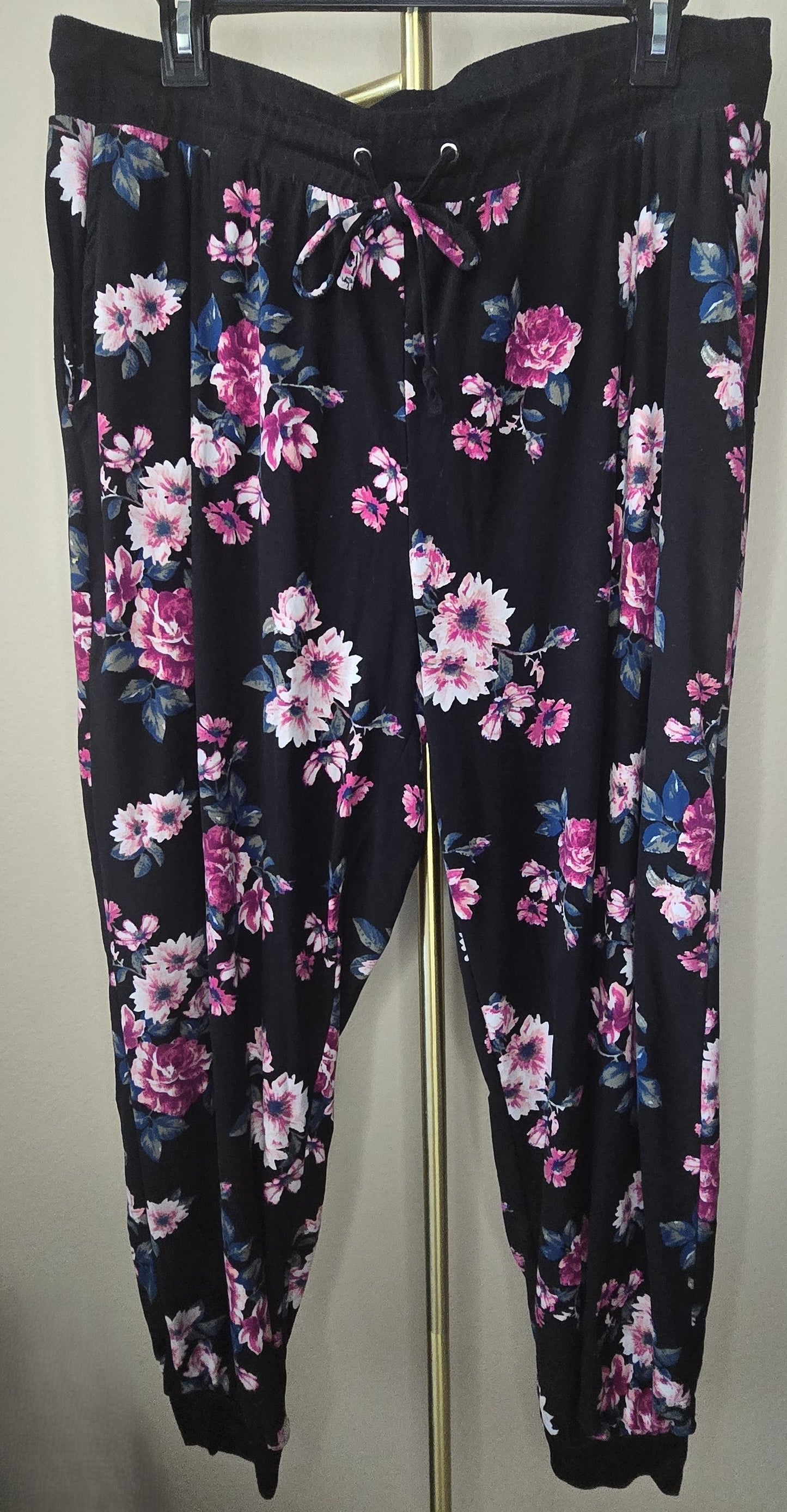 Pre-loved Black Floral Joggers - Pink & Blue Flowers - Size 18/20 Plus Size