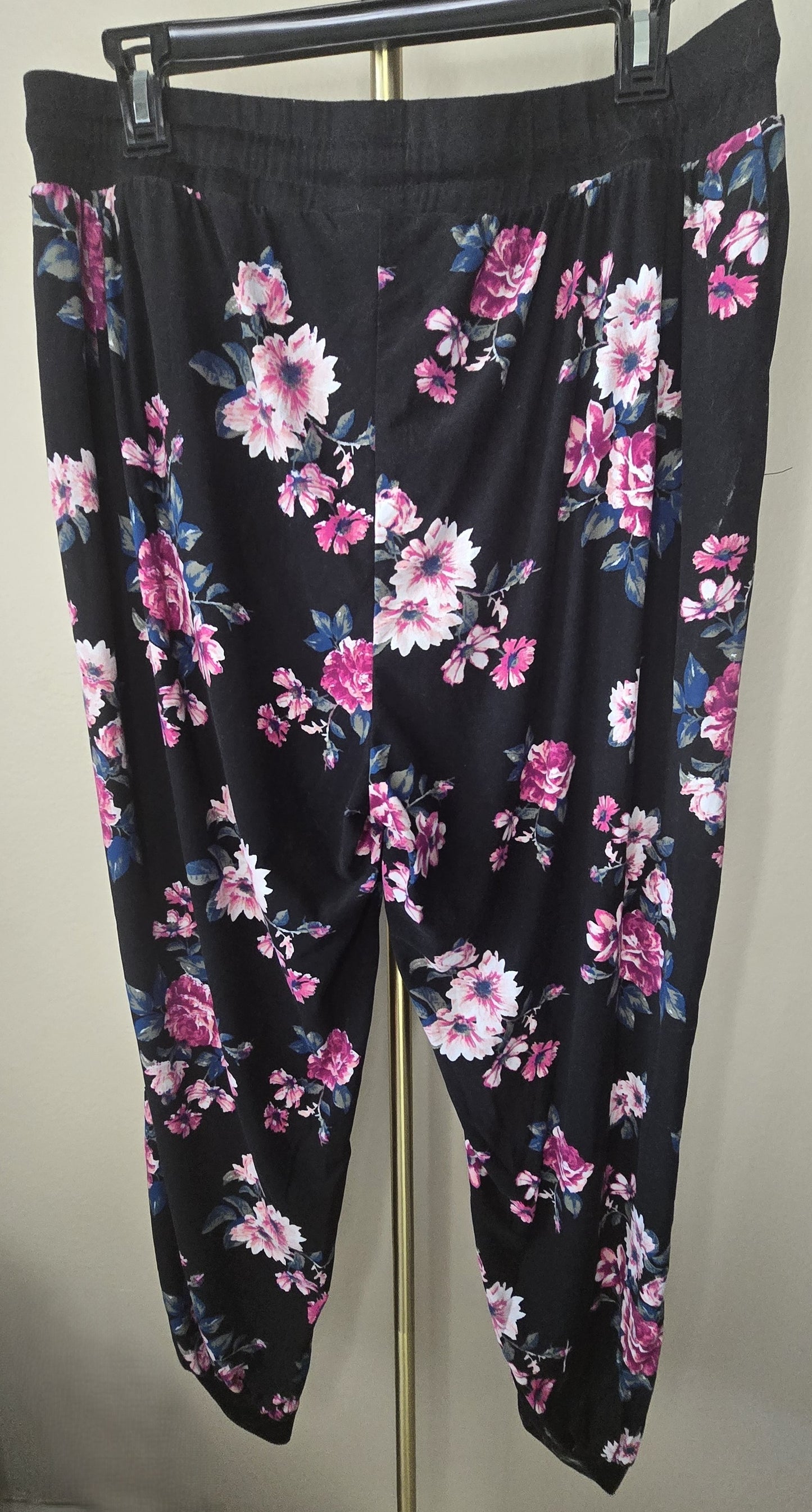 Pre-loved Black Floral Joggers - Pink & Blue Flowers - Size 18/20 Plus Size