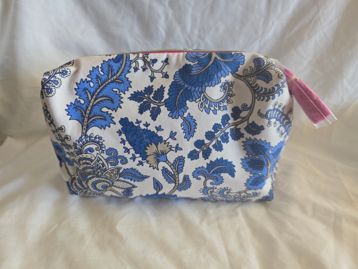 Estée Lauder Recycled Fabric Cosmetic Makeup Bag - Blue & White Floral Pattern