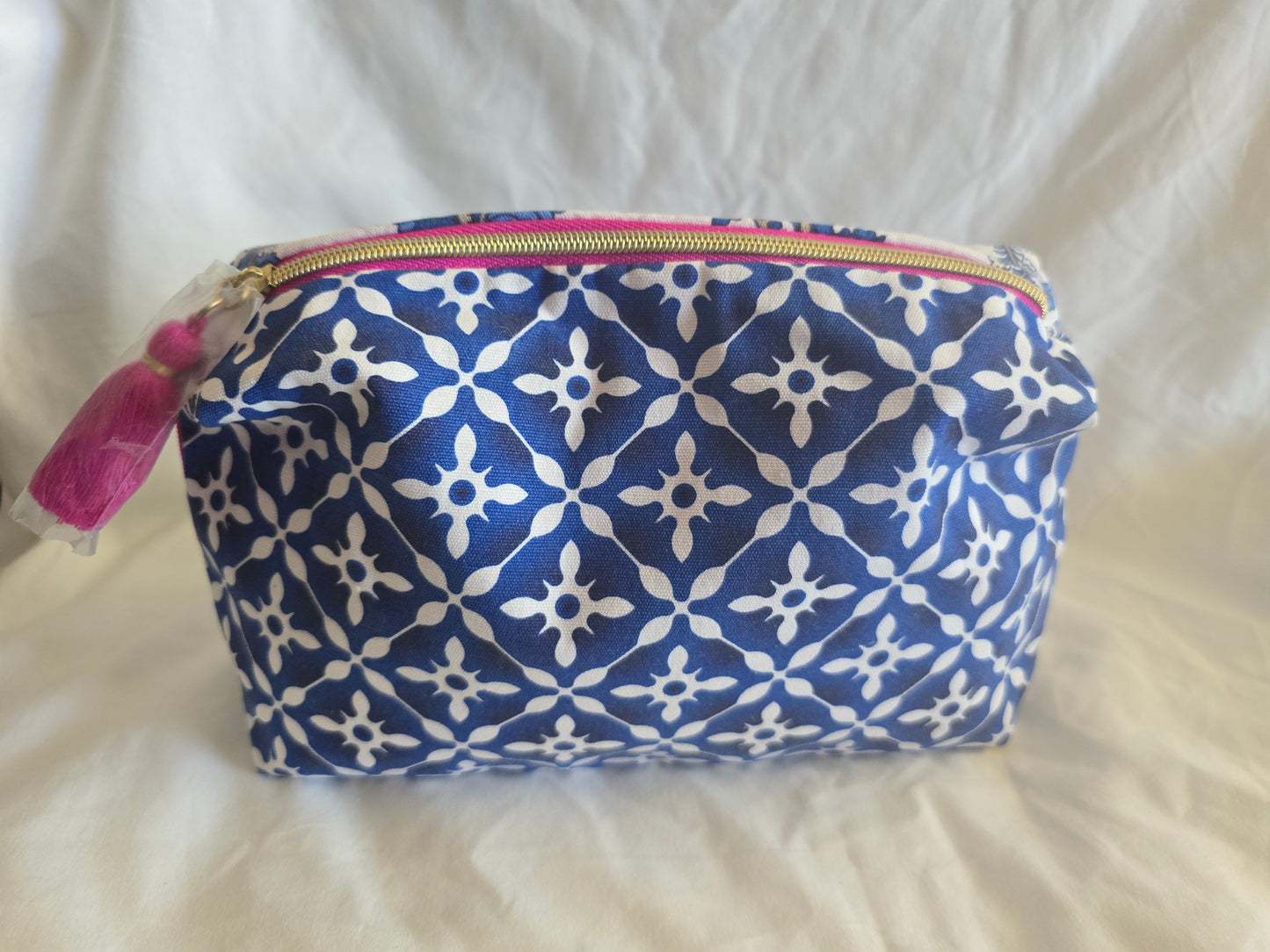 Estée Lauder Recycled Fabric Cosmetic Makeup Bag - Blue & White Floral Pattern