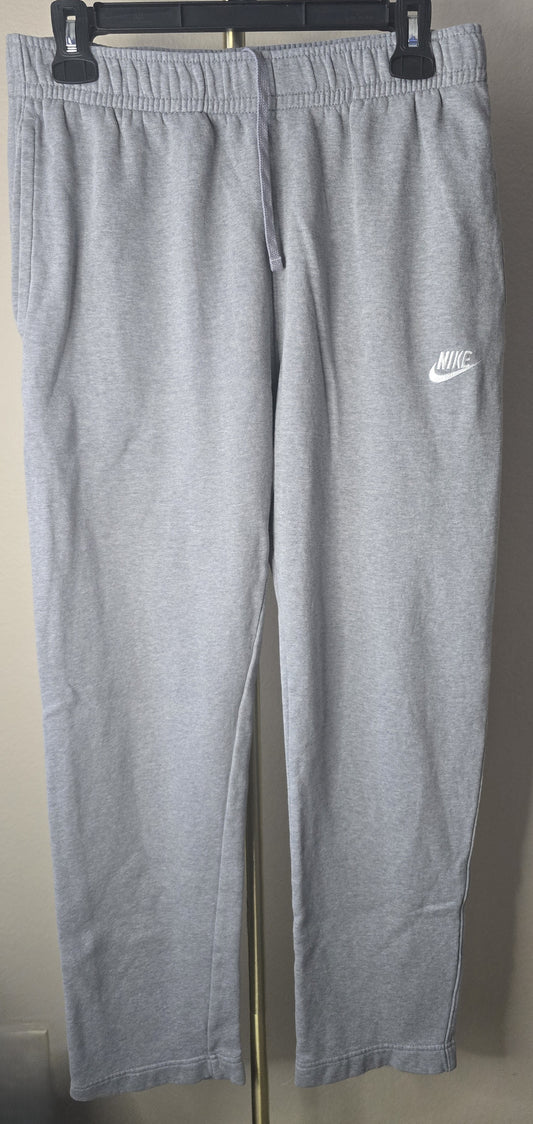 Pre-Loved & Cozy: Grey Nike Fleece Sweatpants size M